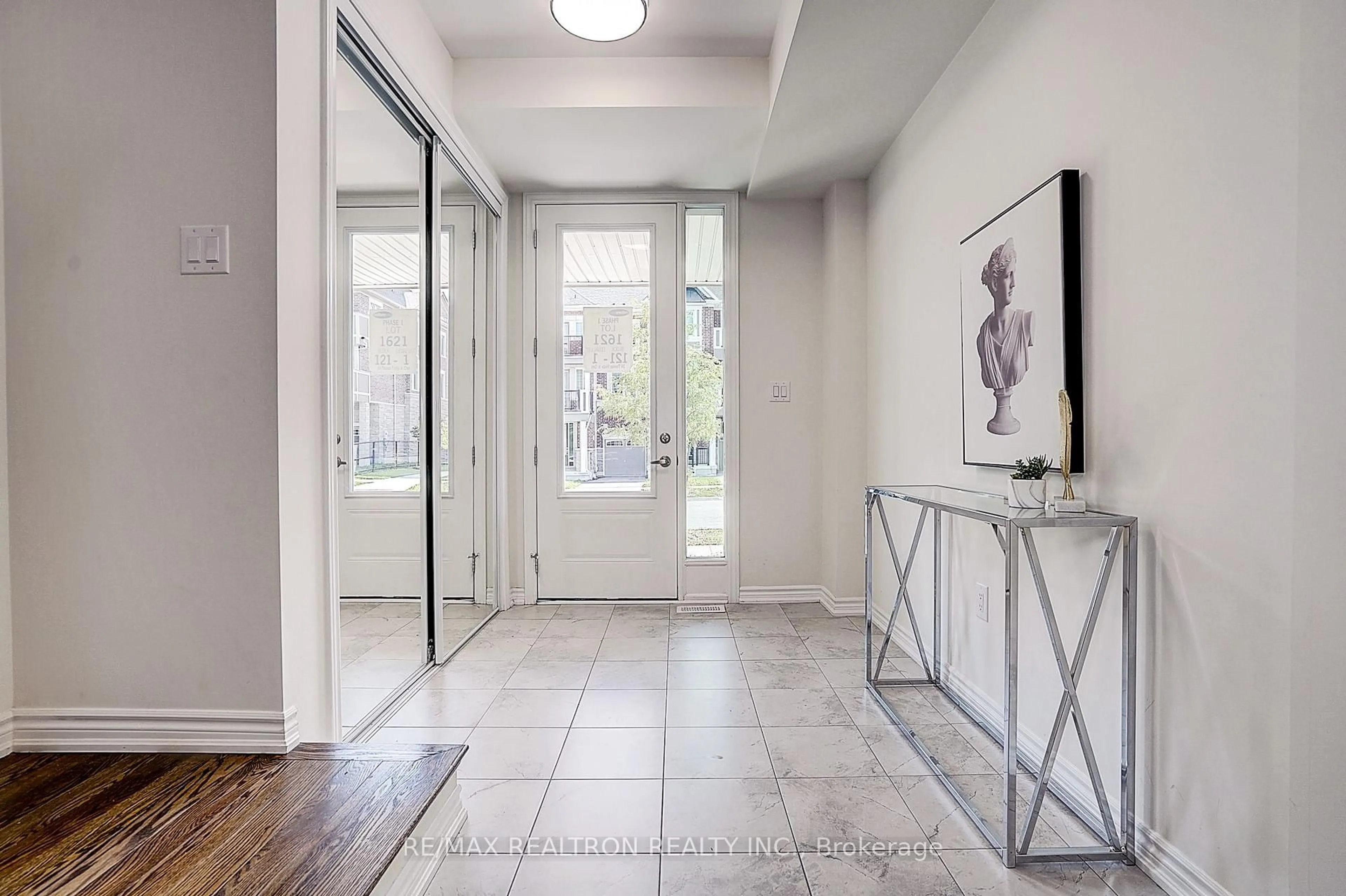 Indoor entryway for 24 Thomas Frisby Jr Cres, Markham Ontario L6C 3L2
