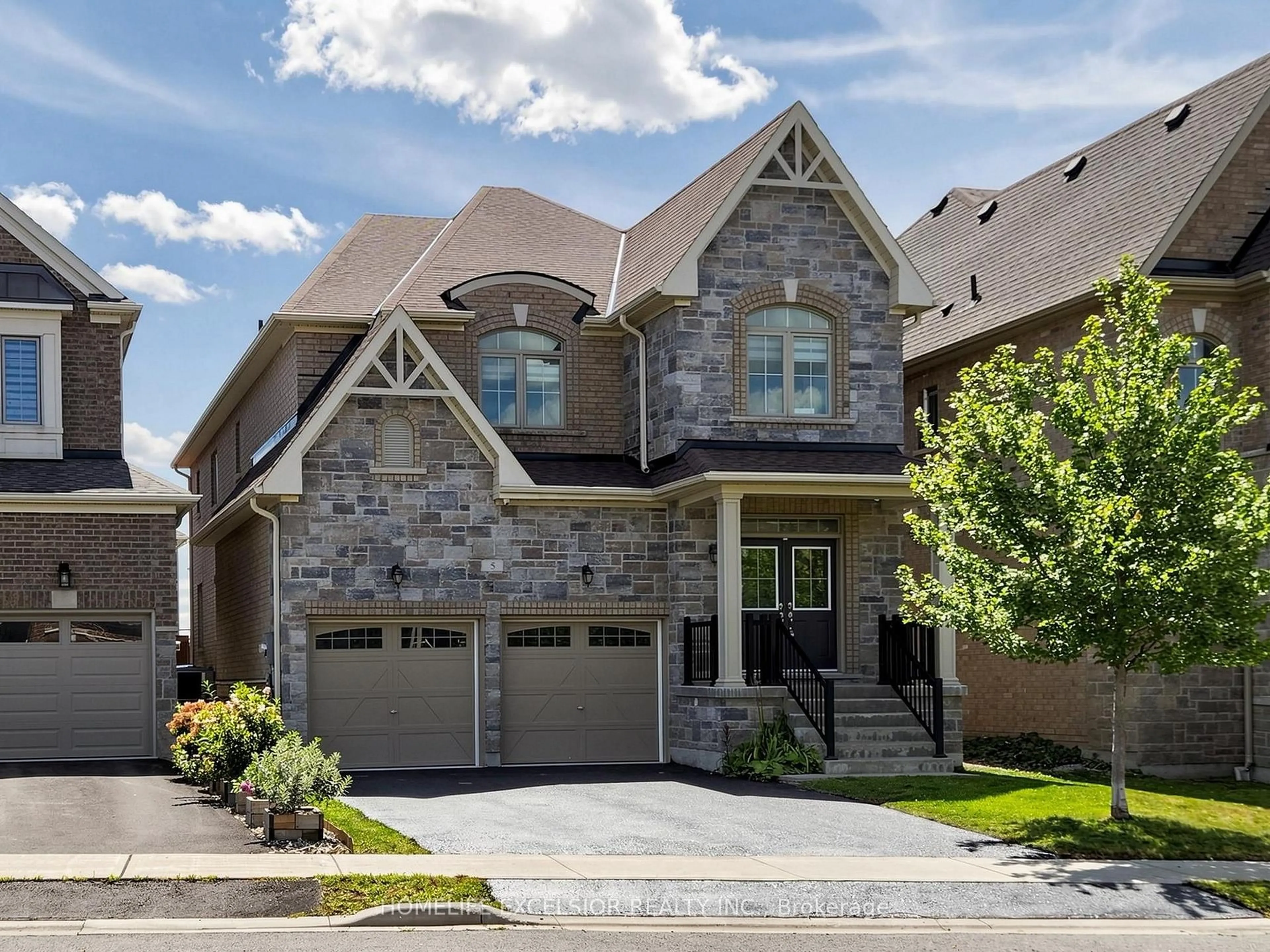Home with brick exterior material, street for 5 Manor Hampton St, East Gwillimbury Ontario L9N 0R1