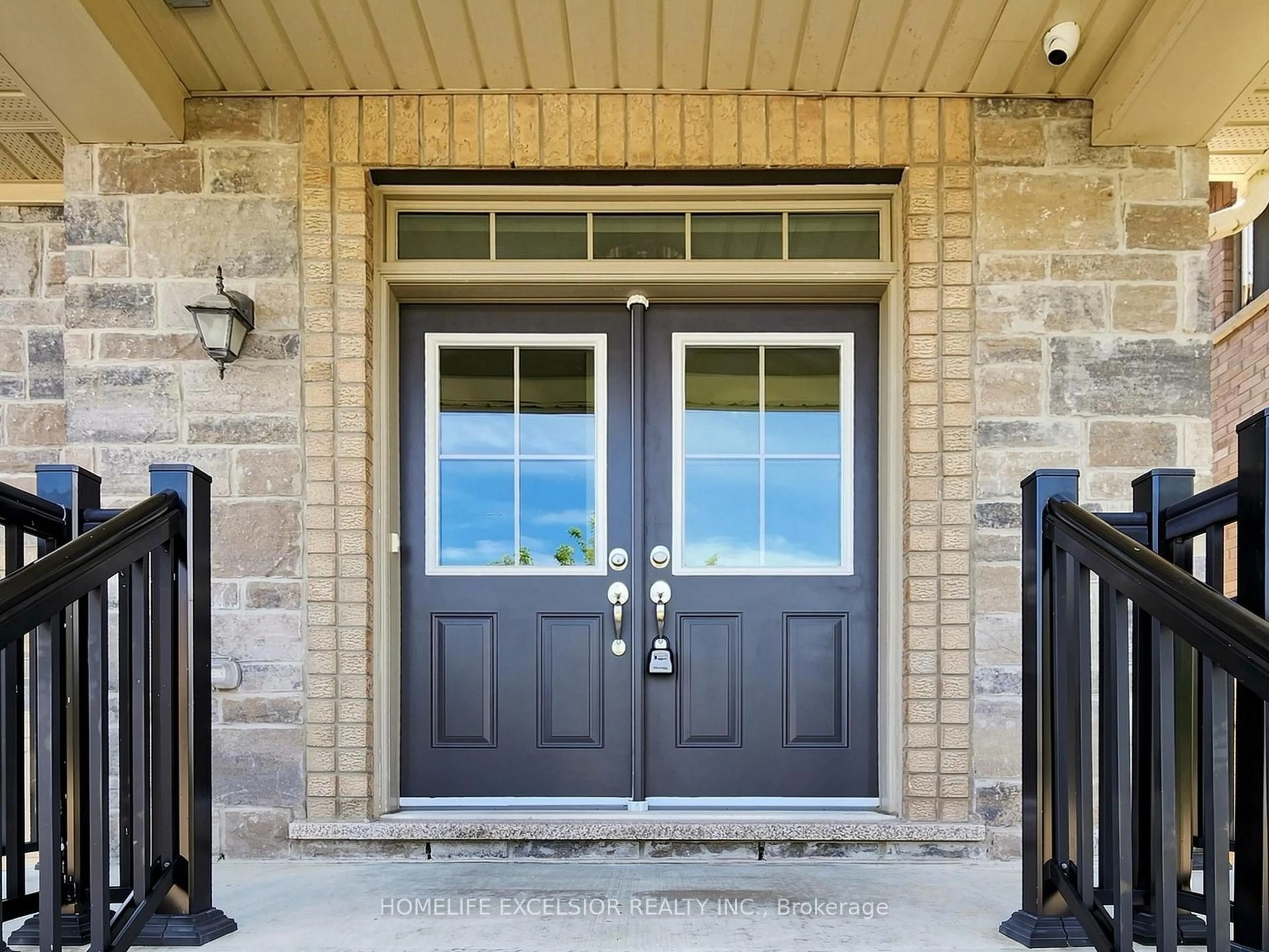 Indoor entryway for 5 Manor Hampton St, East Gwillimbury Ontario L9N 0R1