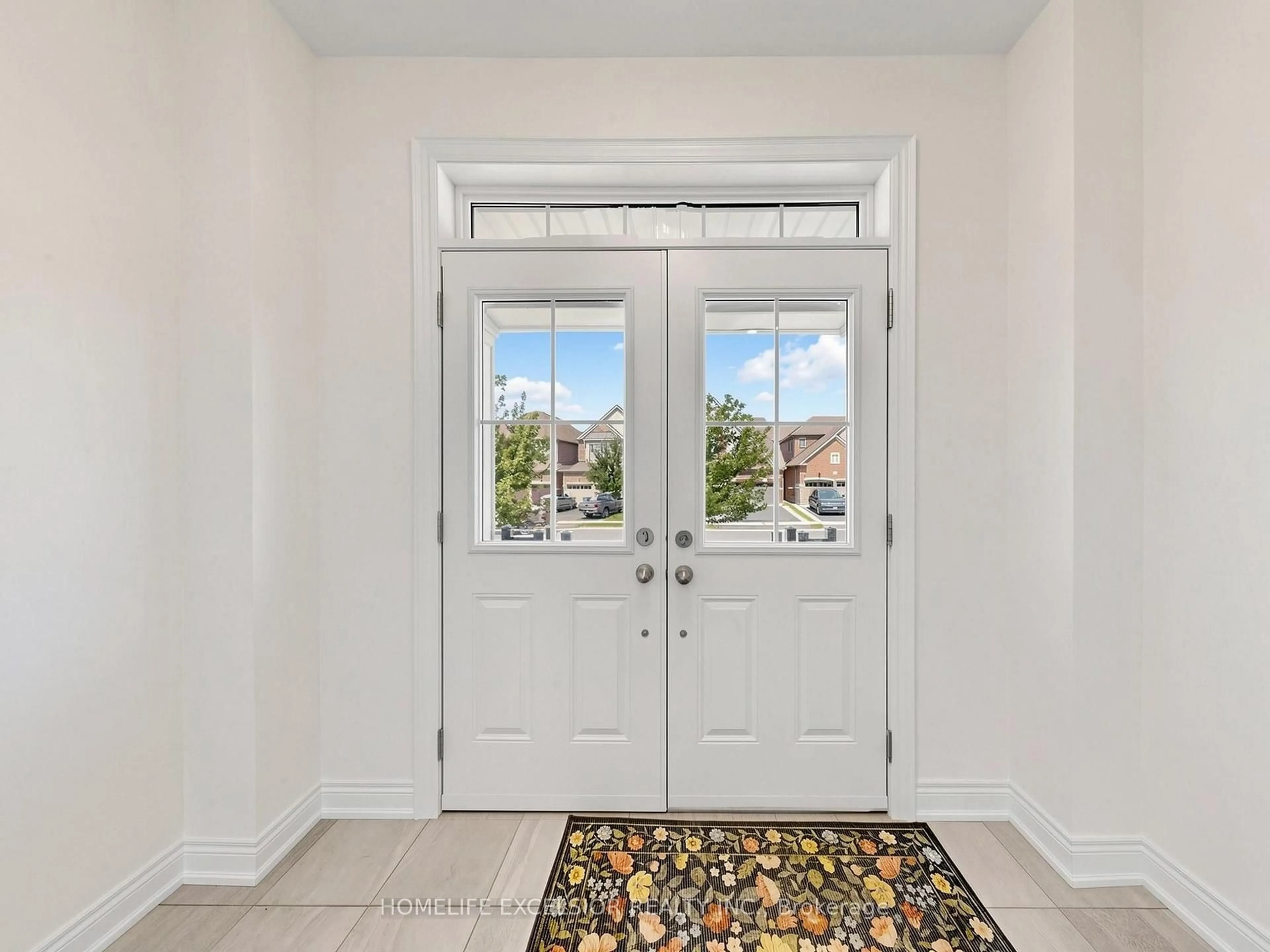 Indoor entryway for 5 Manor Hampton St, East Gwillimbury Ontario L9N 0R1