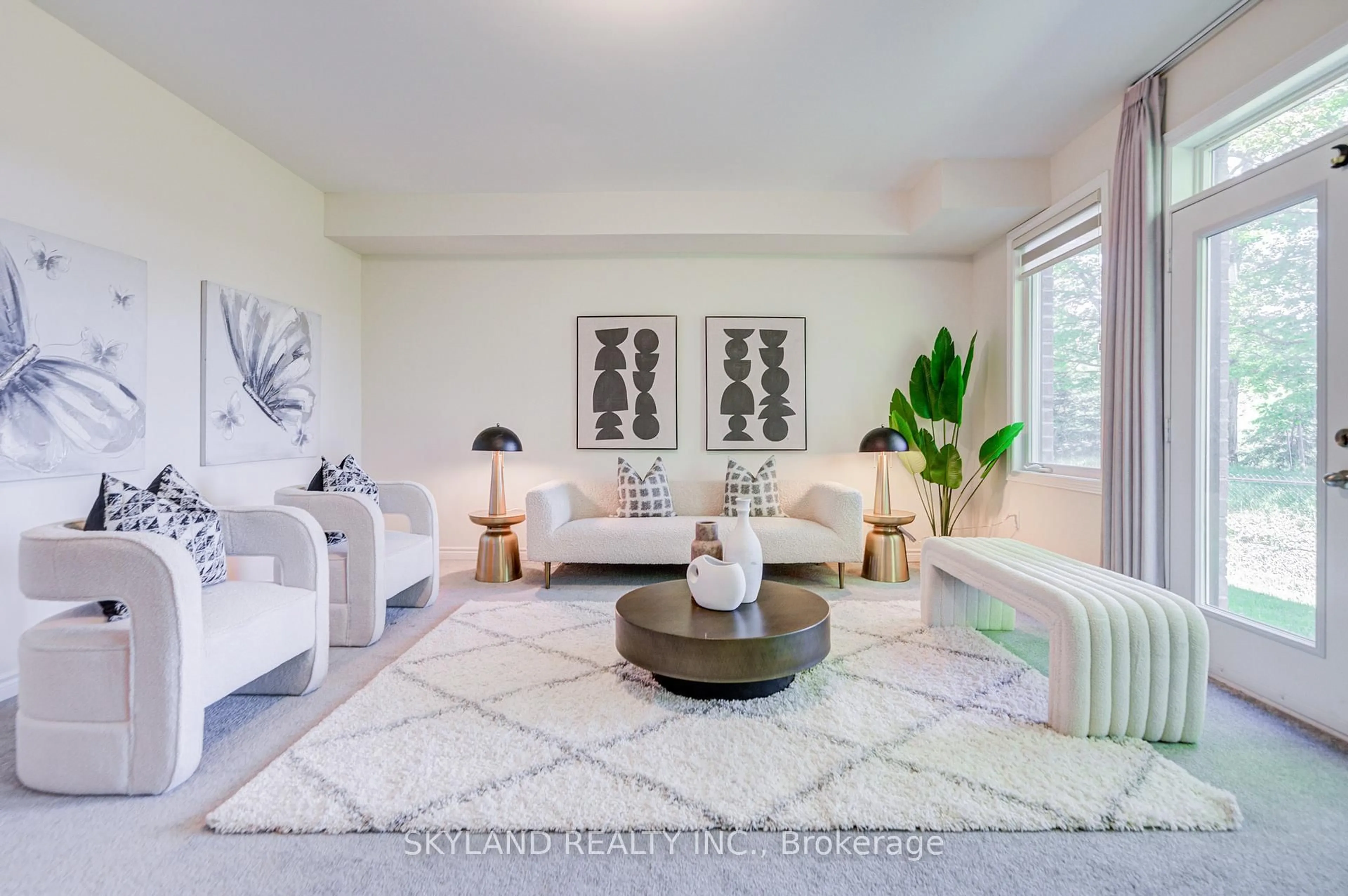 Living room with furniture, carpet floor for 66 Puisaya Dr, Richmond Hill Ontario L4E 1L2