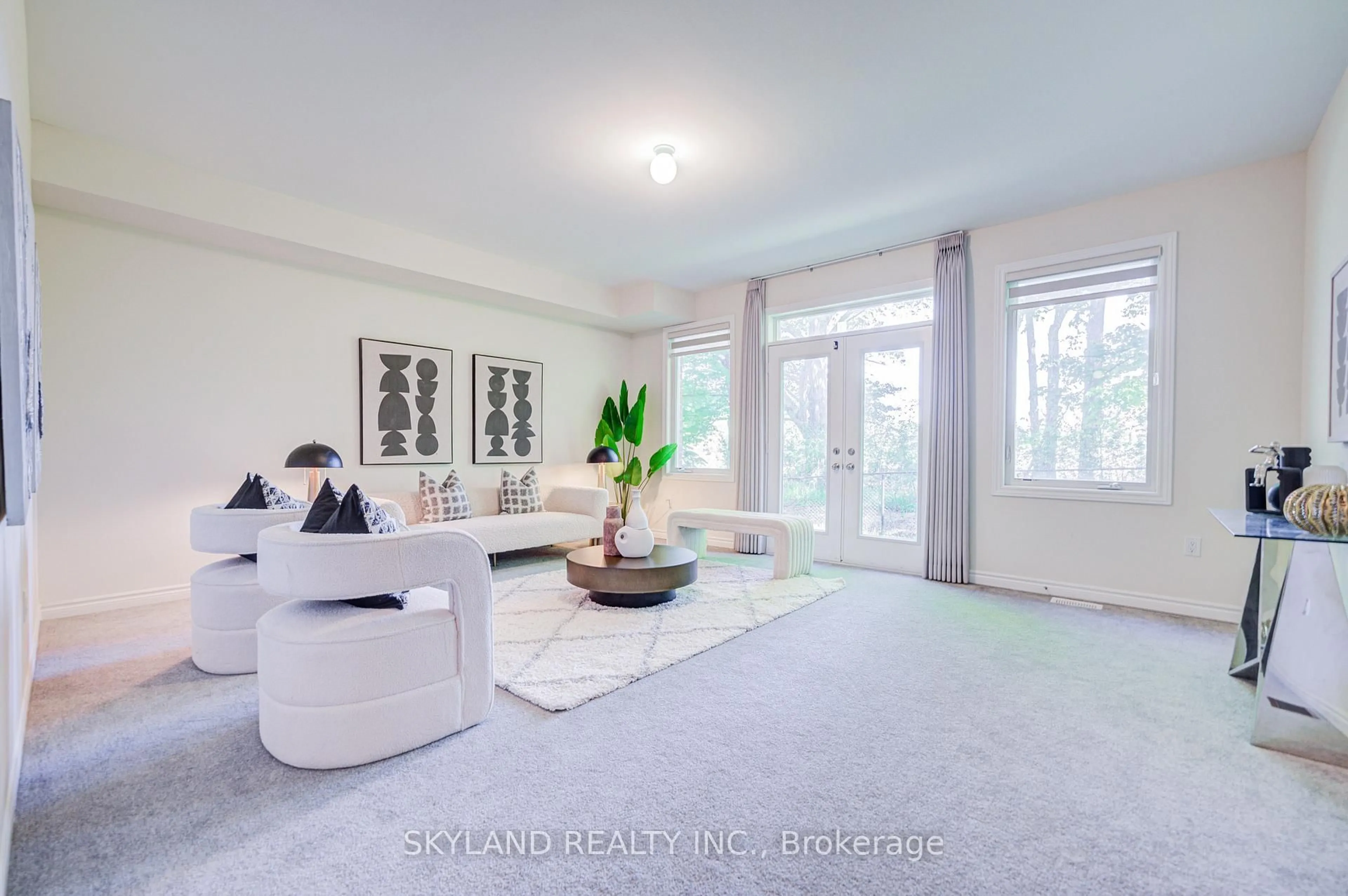 Living room with furniture, carpet floor for 66 Puisaya Dr, Richmond Hill Ontario L4E 1L2