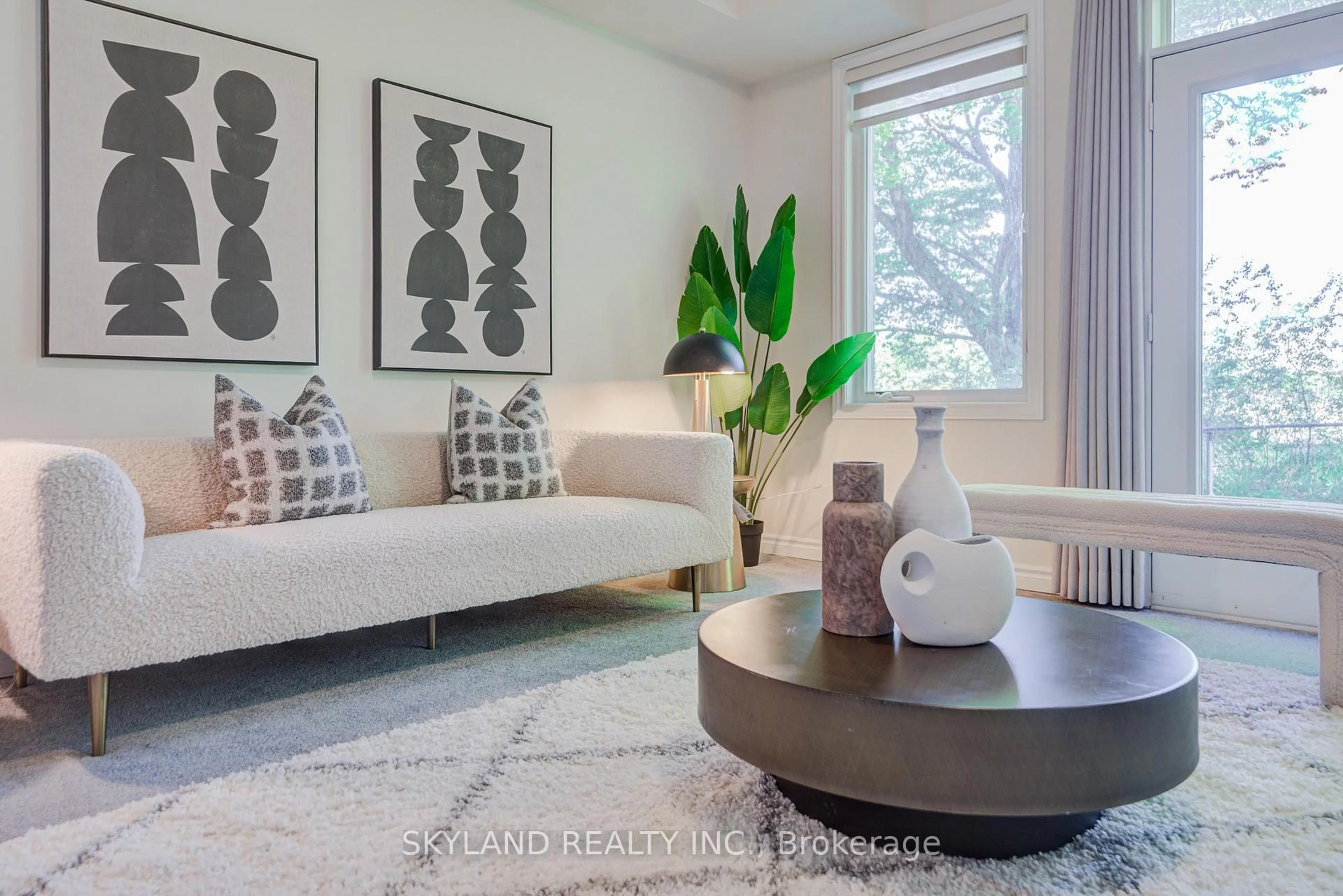 Living room with furniture, unknown for 66 Puisaya Dr, Richmond Hill Ontario L4E 1L2