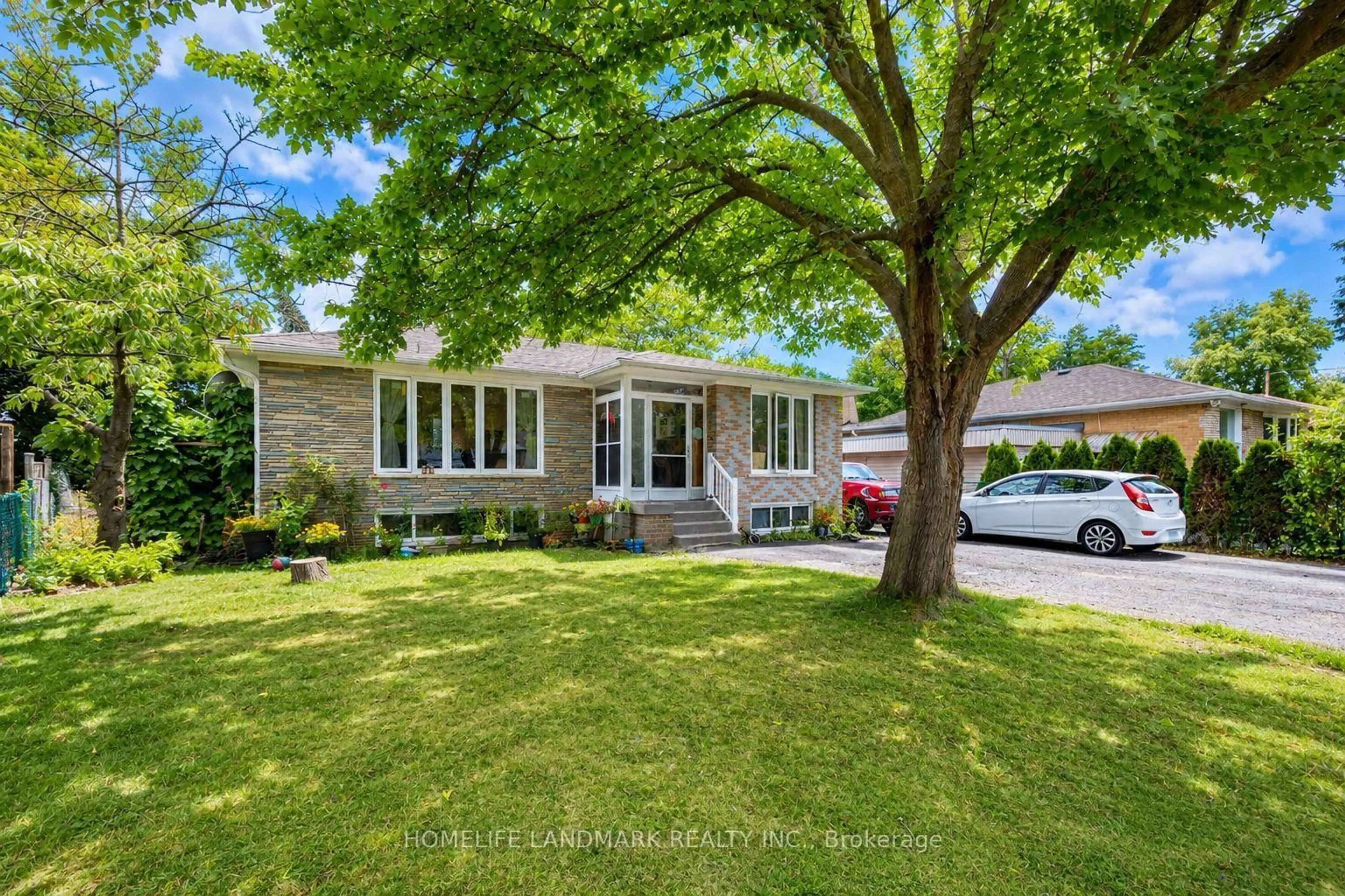 Home with brick exterior material, street for 34 Gentry Cres, Richmond Hill Ontario L4C 2G9