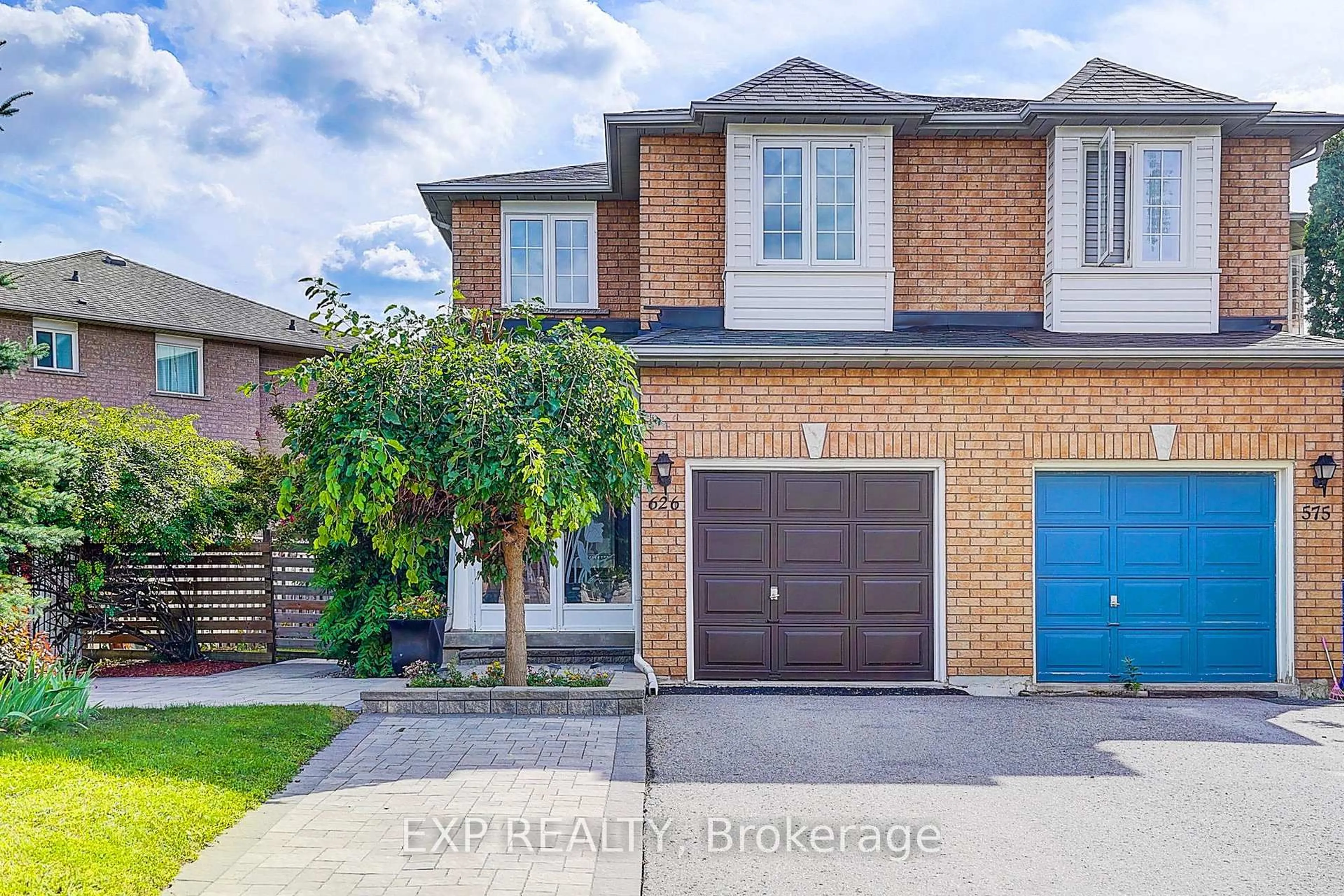 Home with brick exterior material, street for 626 Walpole Cres, Newmarket Ontario L3X 2B4