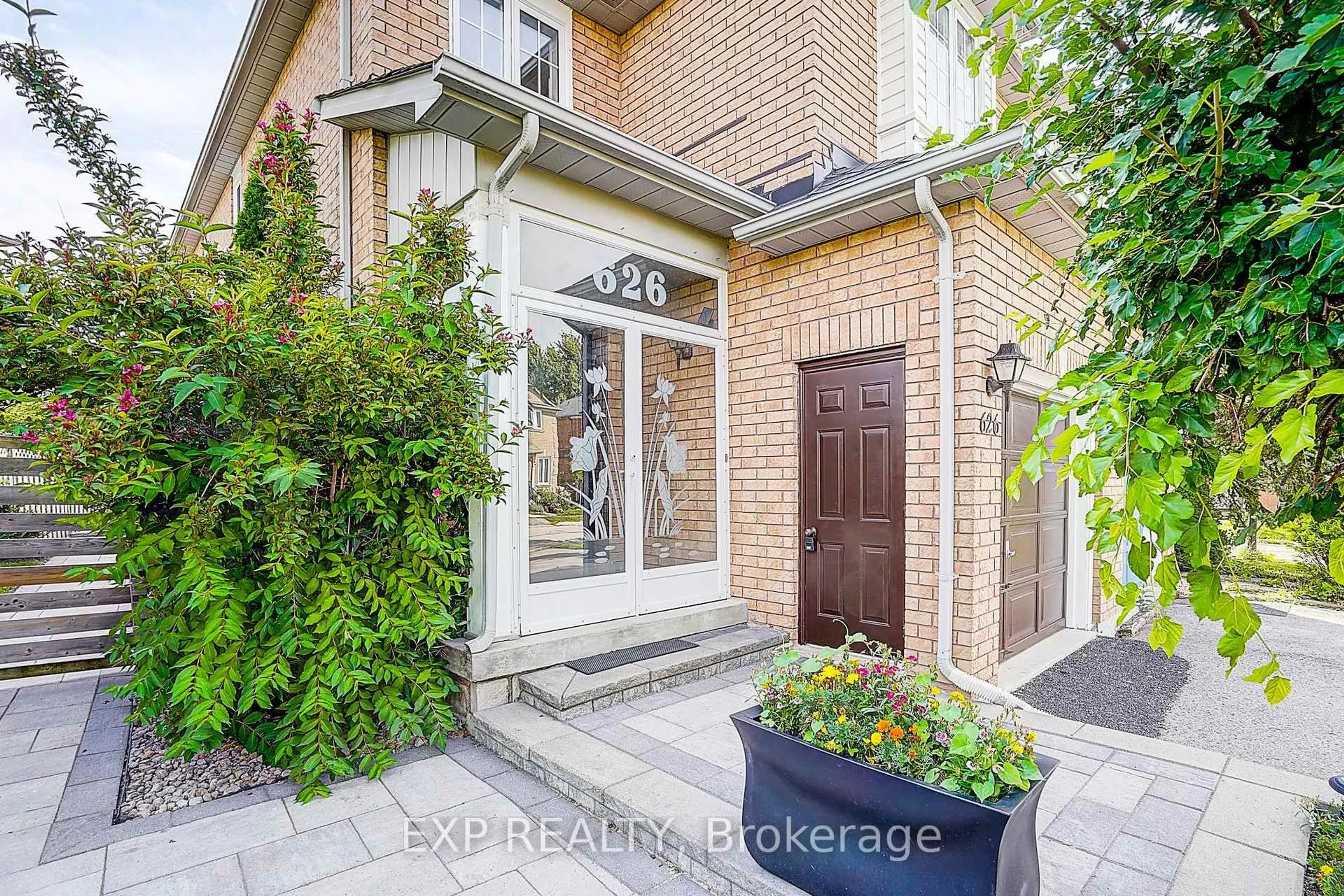 Home with brick exterior material, street for 626 Walpole Cres, Newmarket Ontario L3X 2B4
