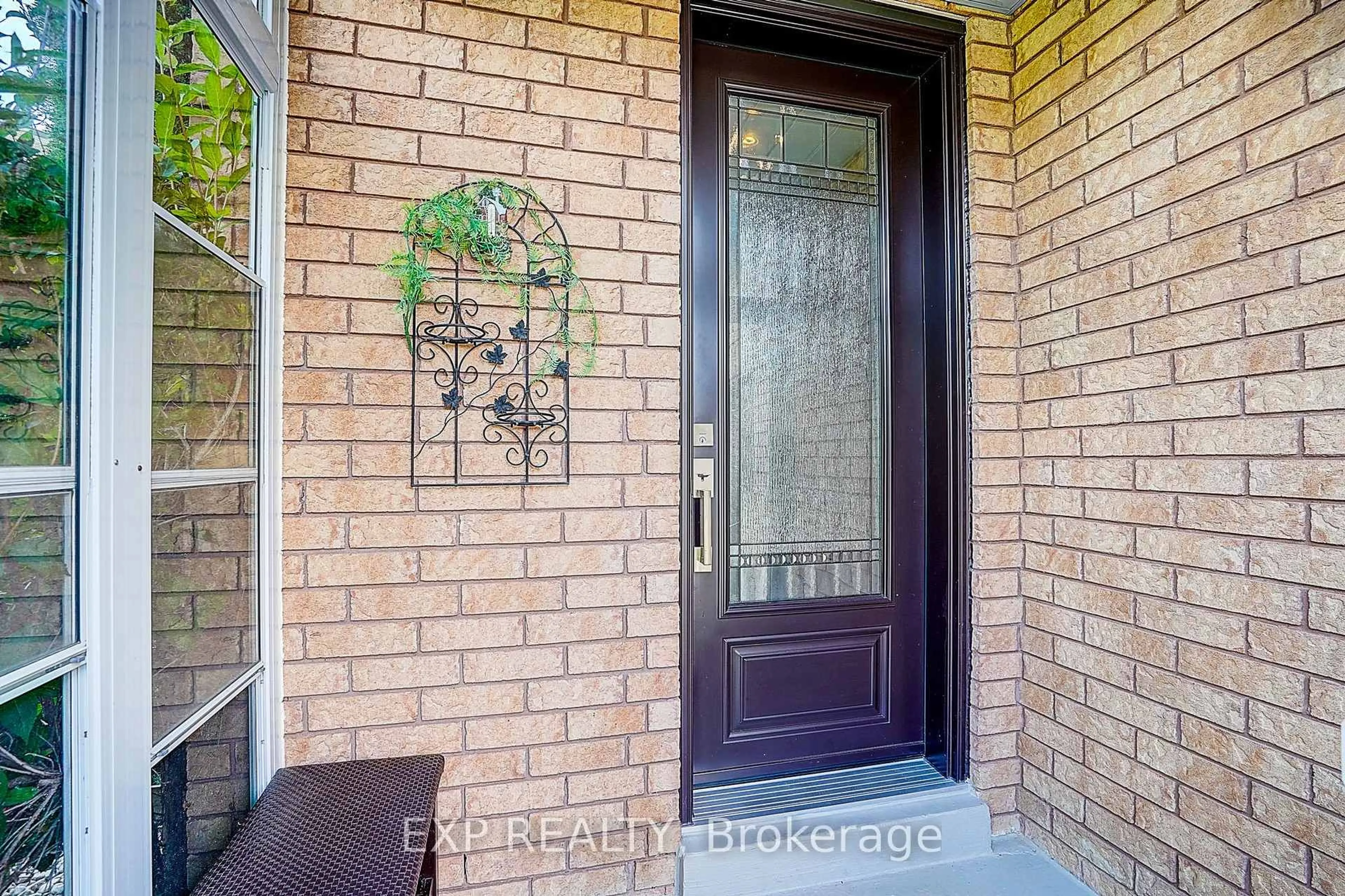 Indoor entryway for 626 Walpole Cres, Newmarket Ontario L3X 2B4
