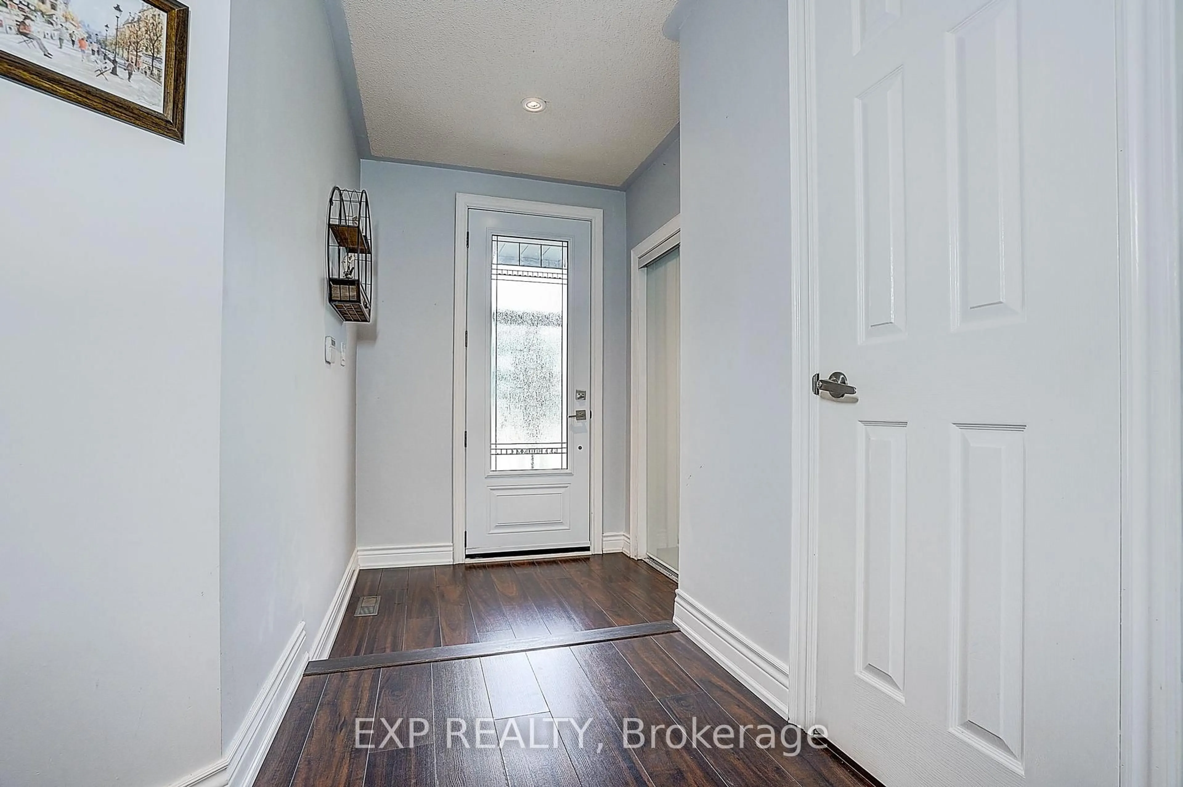 Indoor entryway for 626 Walpole Cres, Newmarket Ontario L3X 2B4