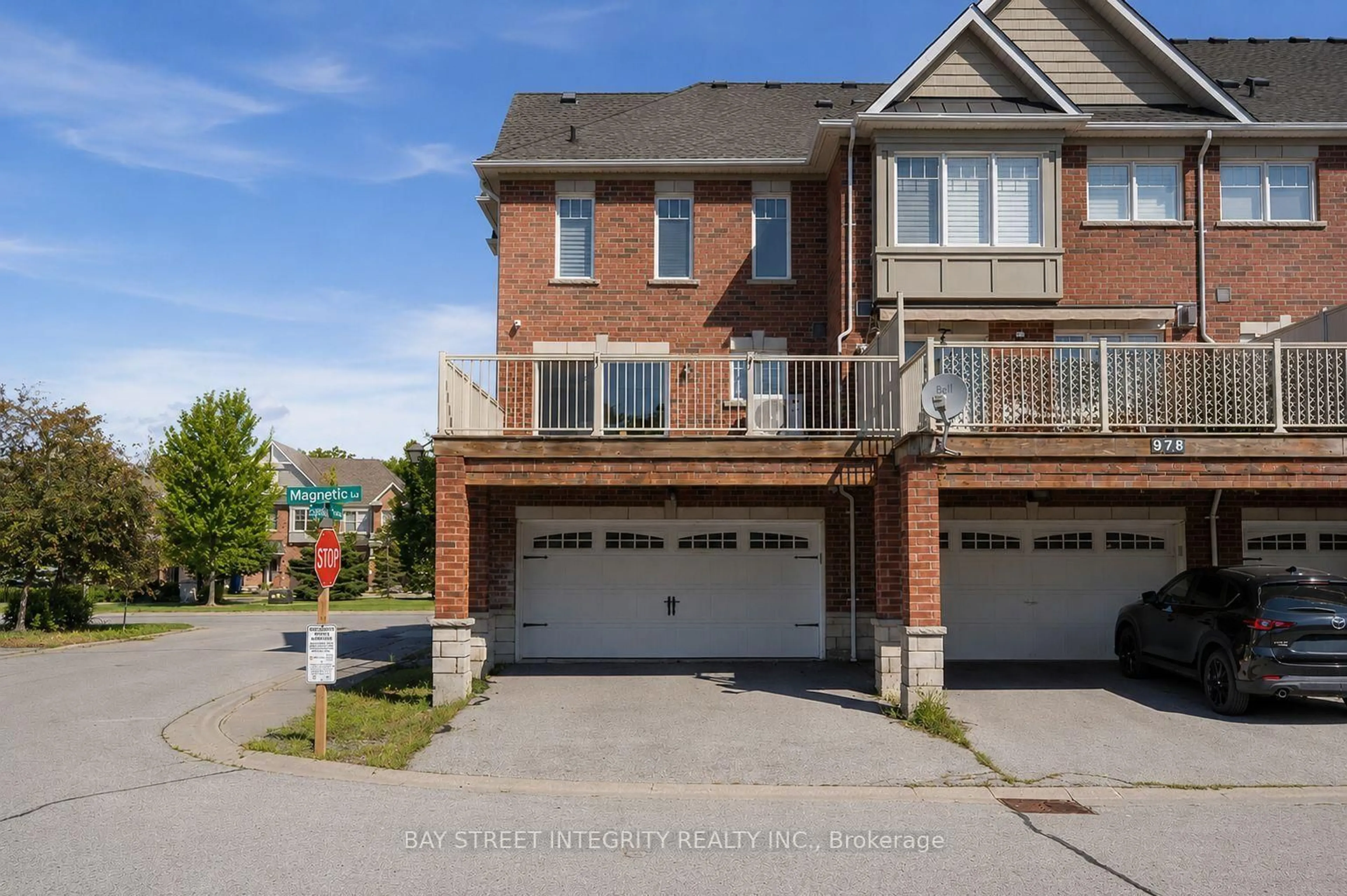 A pic from outside/outdoor area/front of a property/back of a property/a pic from drone, street for 980 Millard St, Whitchurch-Stouffville Ontario L4A 0T2