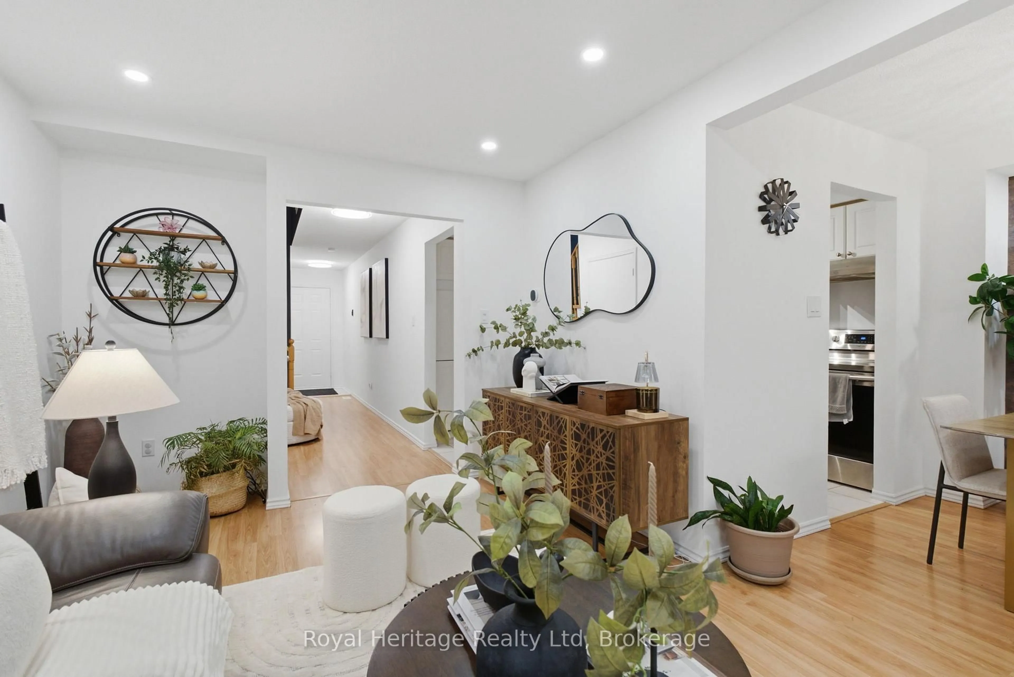 Indoor entryway for 115 Avenue Rd #26, Richmond Hill Ontario L4C 9N2