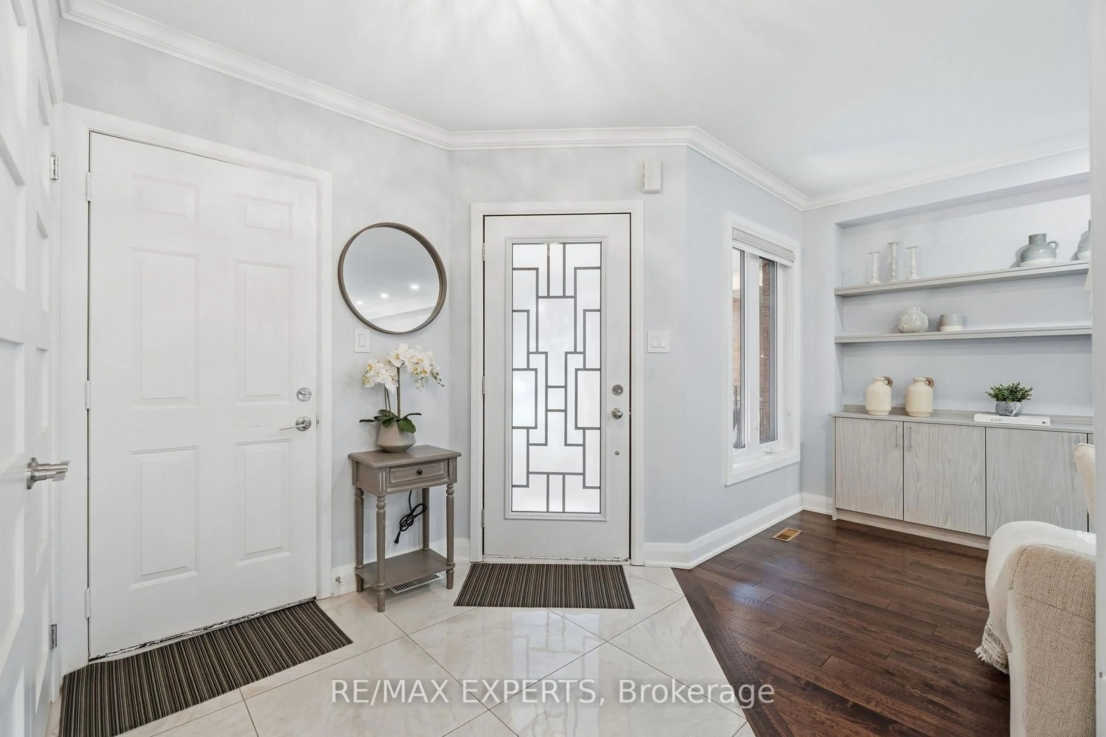 Indoor entryway for 46 Princeton Gate, Vaughan Ontario L6A 2R7
