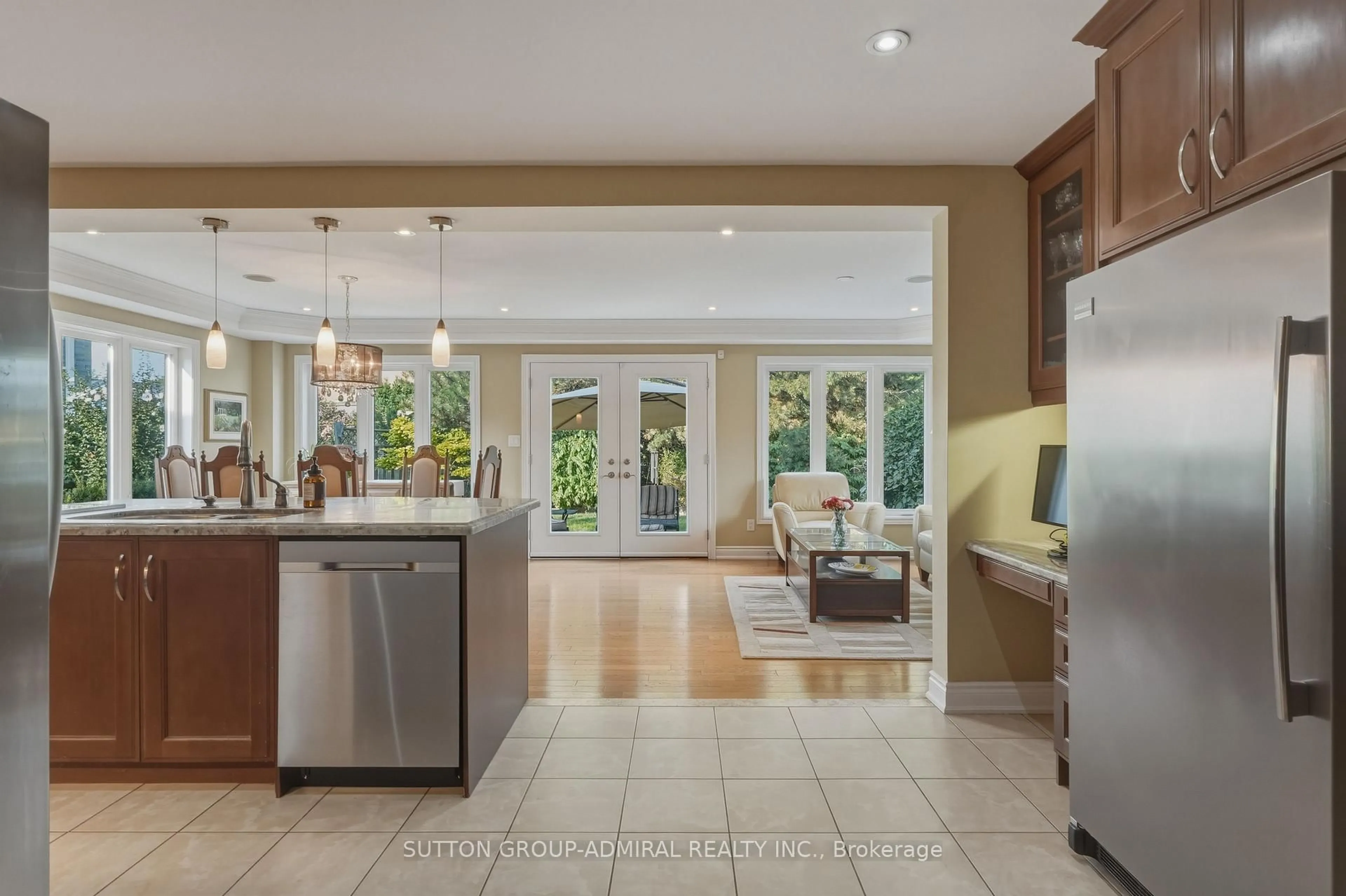 Open concept kitchen, ceramic/tile floor for 90 Brillinger St, Richmond Hill Ontario L4C 8Y3