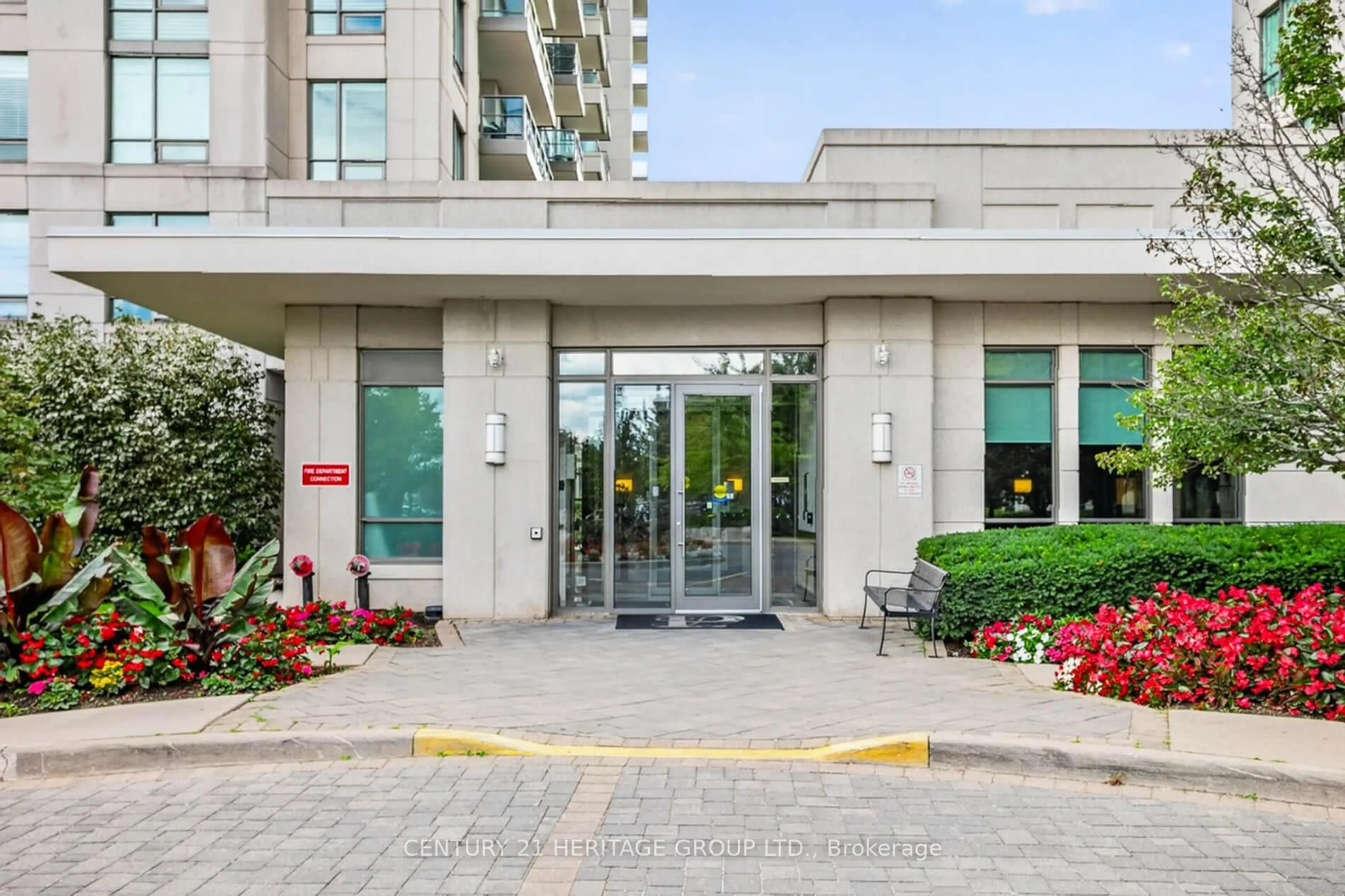 Indoor foyer for 88 Promenade Circ #905, Vaughan Ontario L4J 9A4