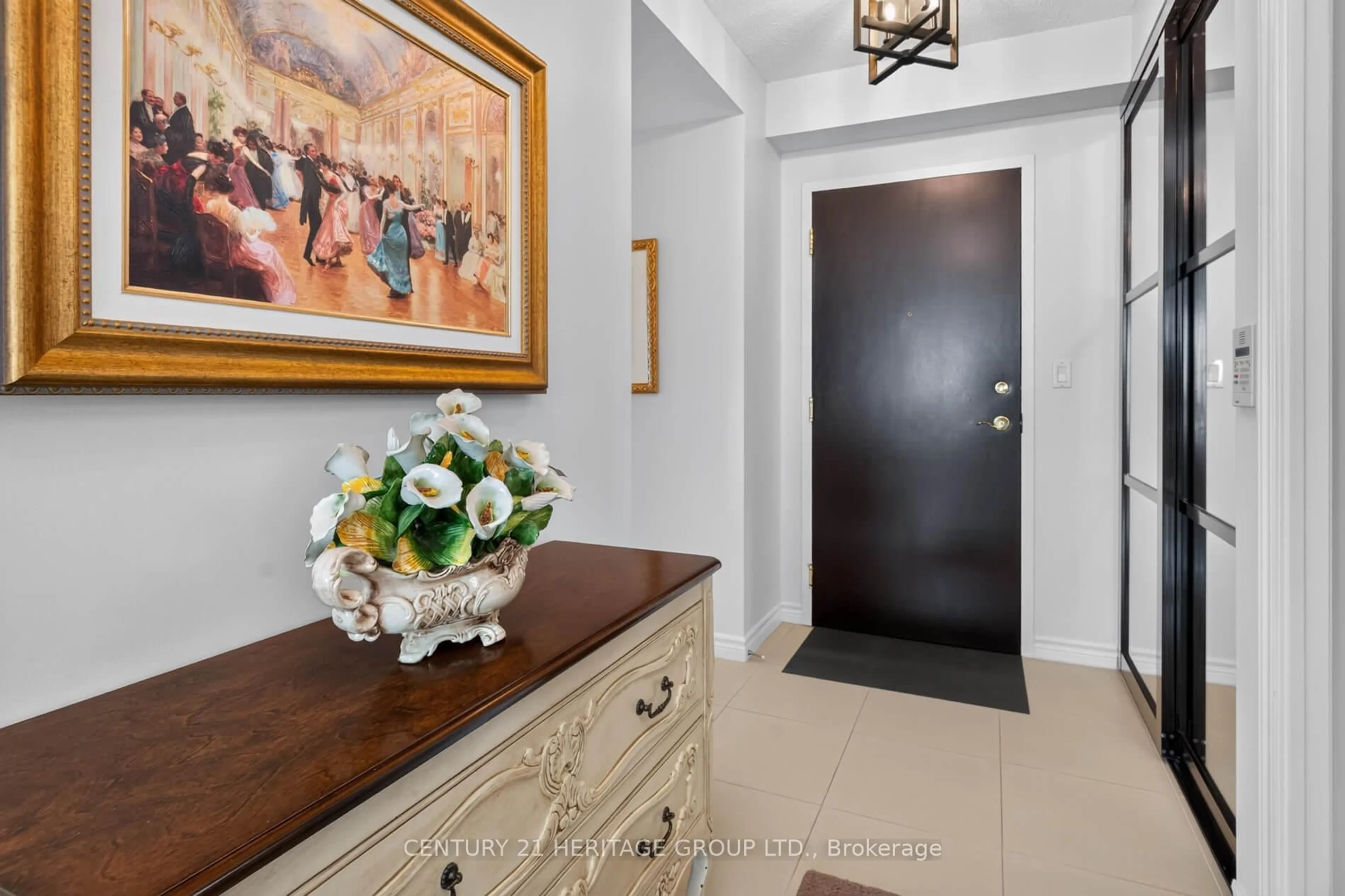 Indoor entryway for 88 Promenade Circ #905, Vaughan Ontario L4J 9A4