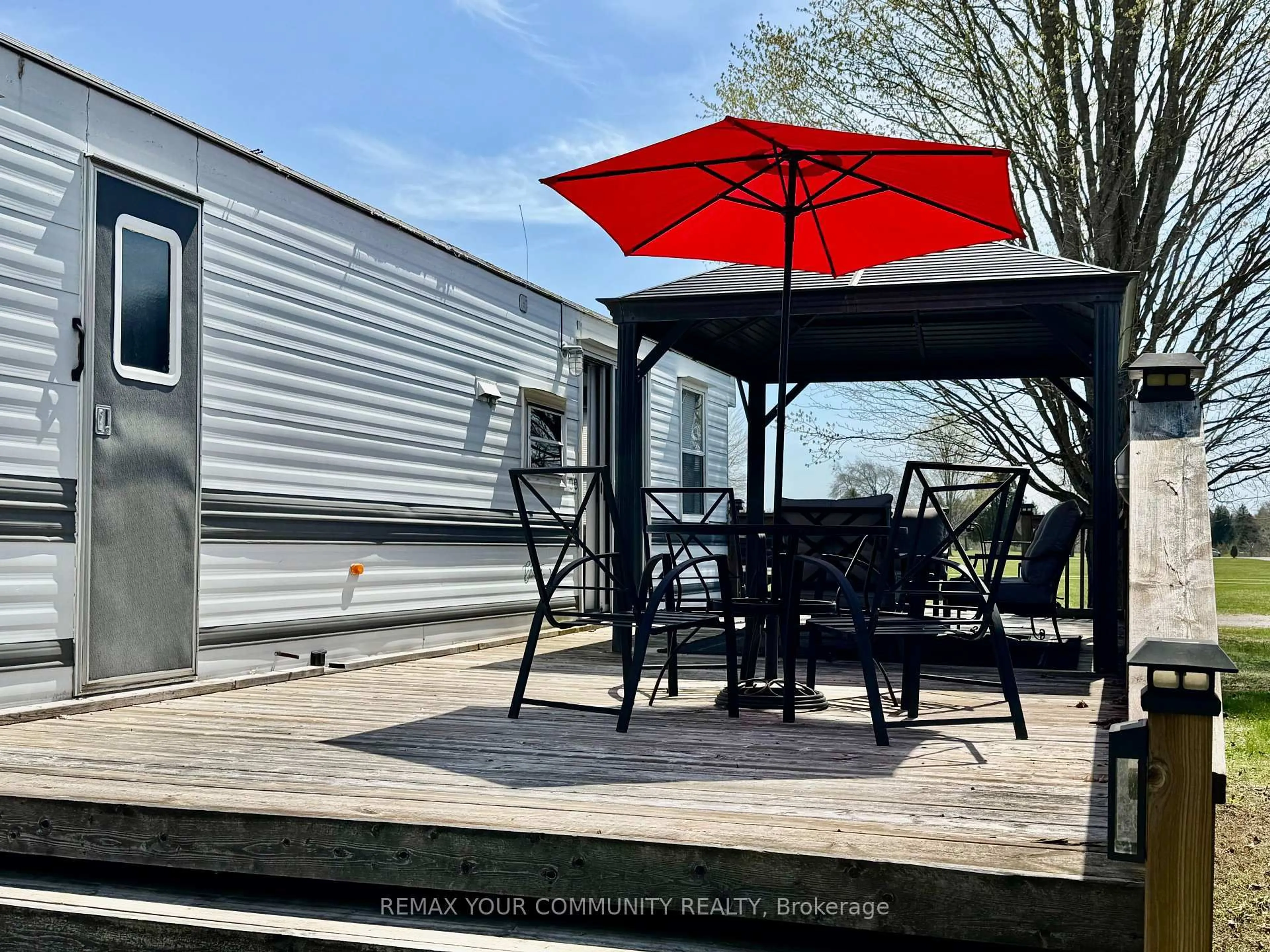 Patio, street for 285 Crydermans Sdrd #237, Georgina Ontario L0E 1A0