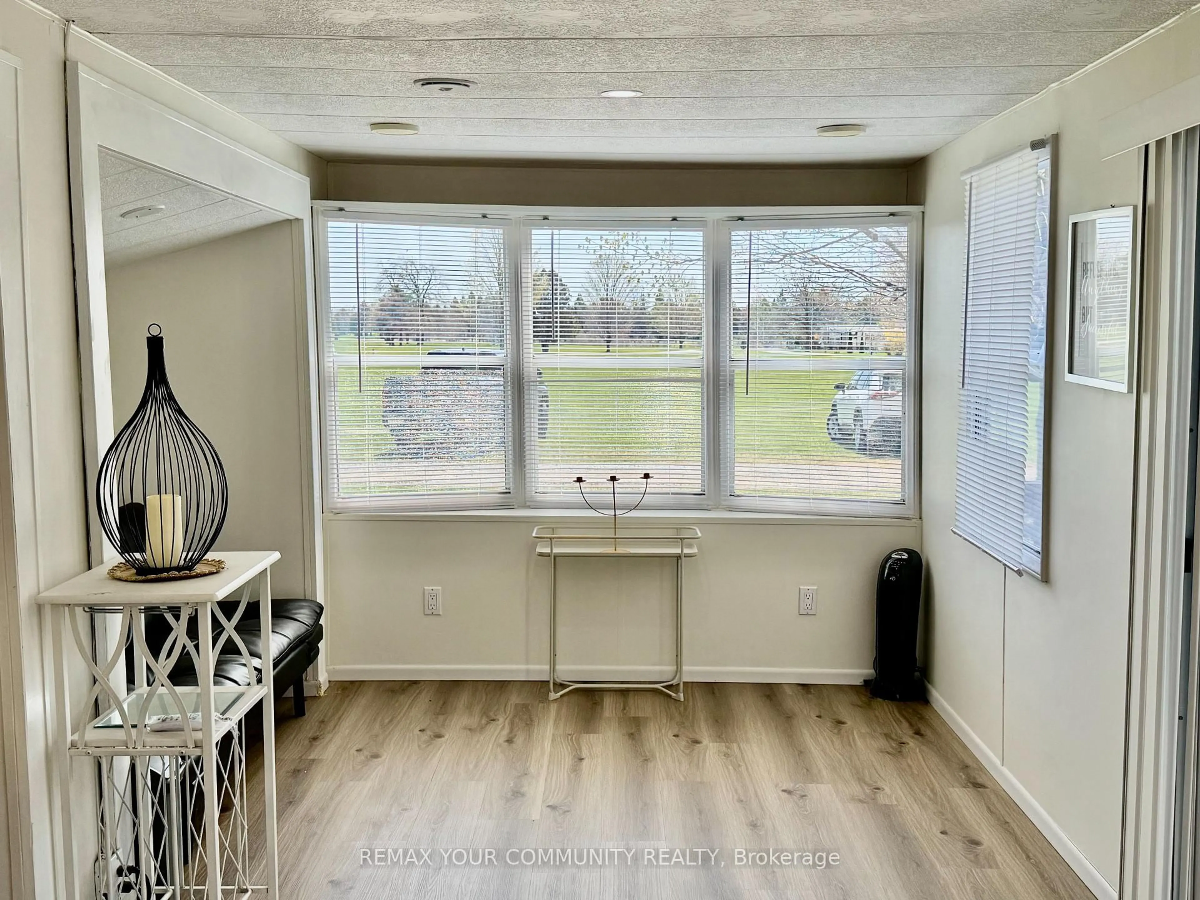A pic of a room for 285 Crydermans Sdrd #237, Georgina Ontario L0E 1A0