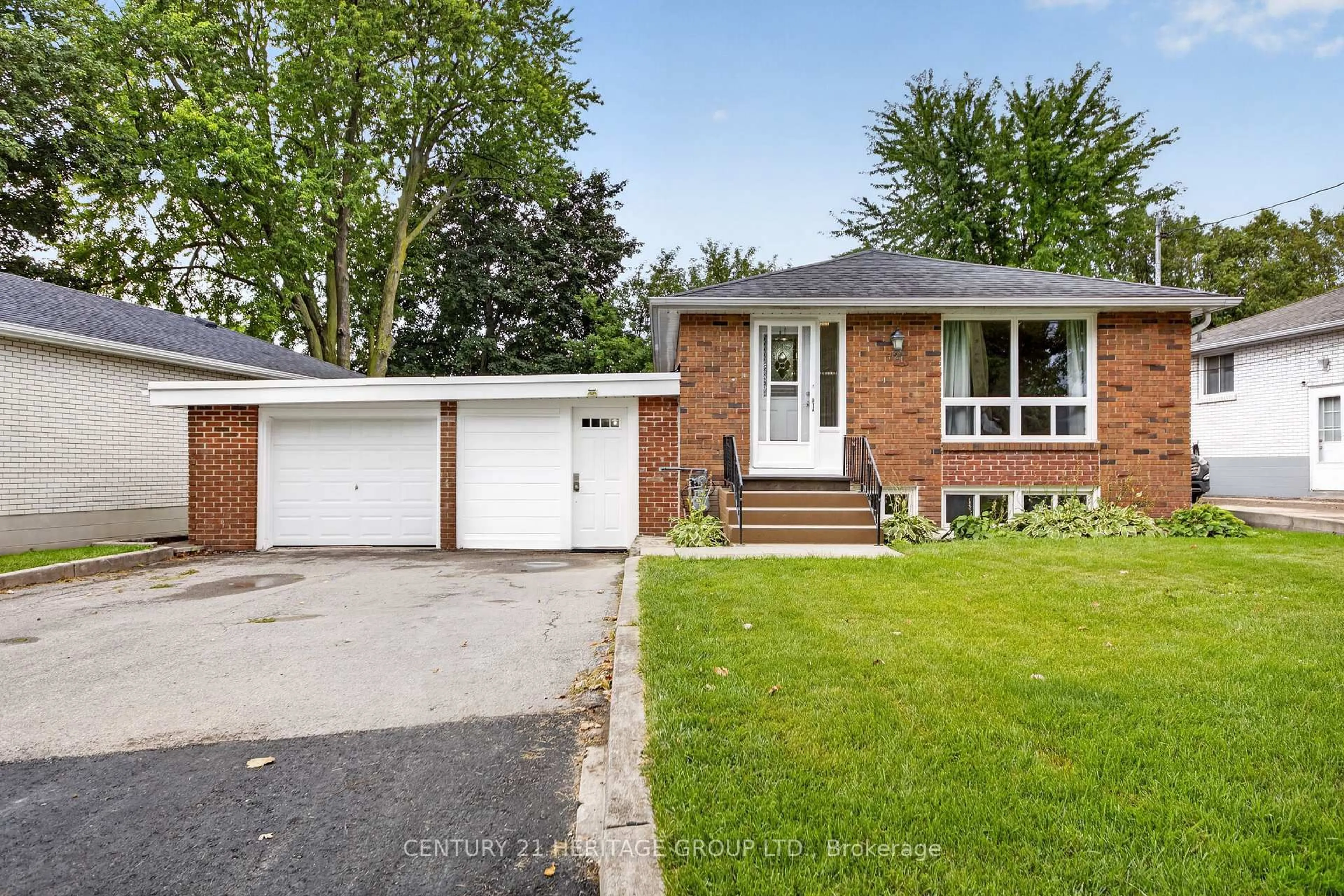 Home with brick exterior material, street for 72 Kulpin Ave, Bradford West Gwillimbury Ontario L3Z 1T7