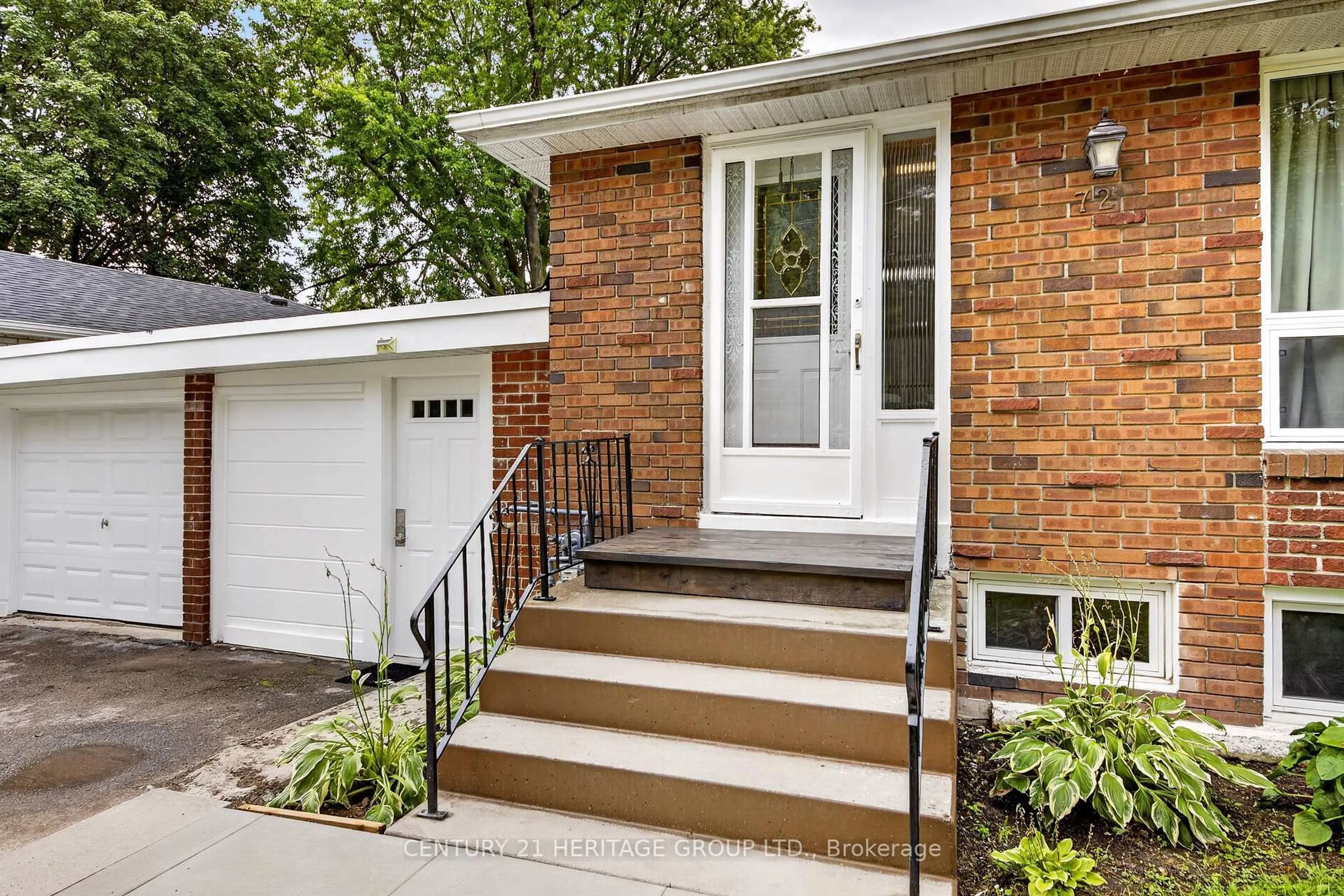 Home with brick exterior material, street for 72 Kulpin Ave, Bradford West Gwillimbury Ontario L3Z 1T7