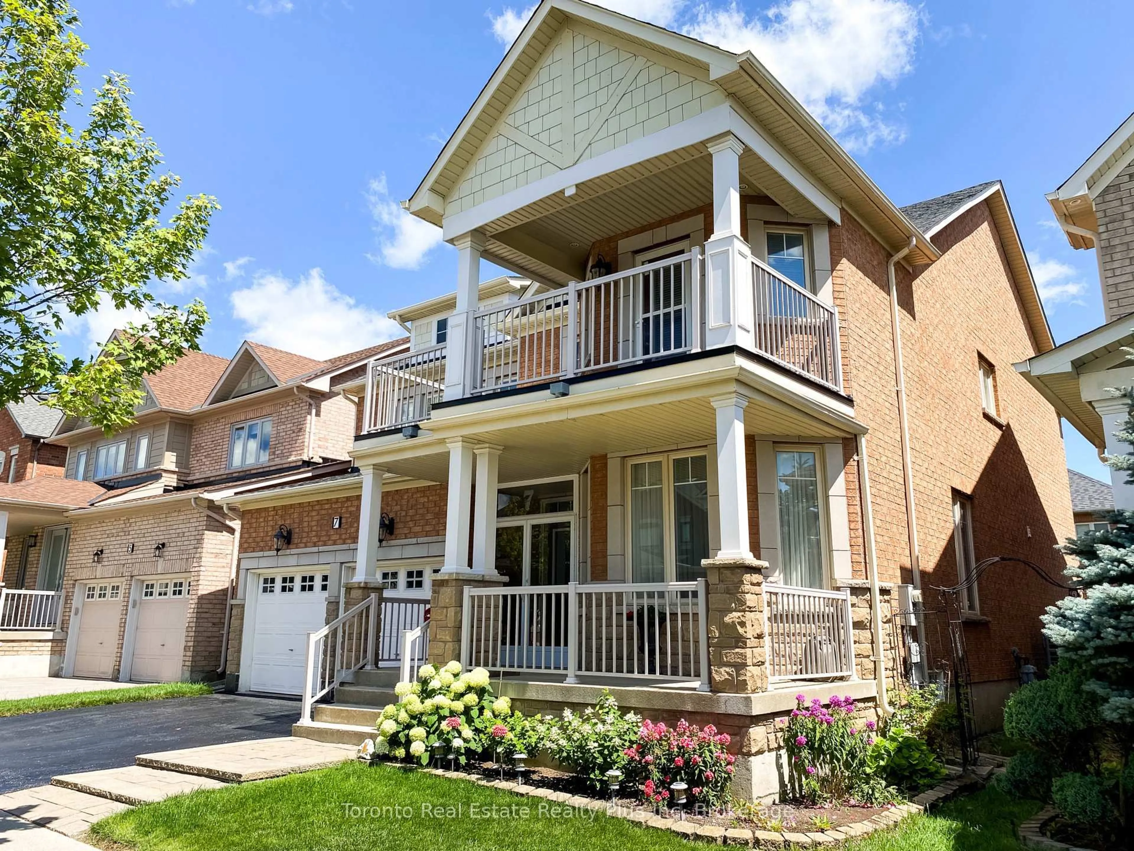 Home with brick exterior material, street for 7 Braehead Dr, Richmond Hill Ontario L4E 0B5