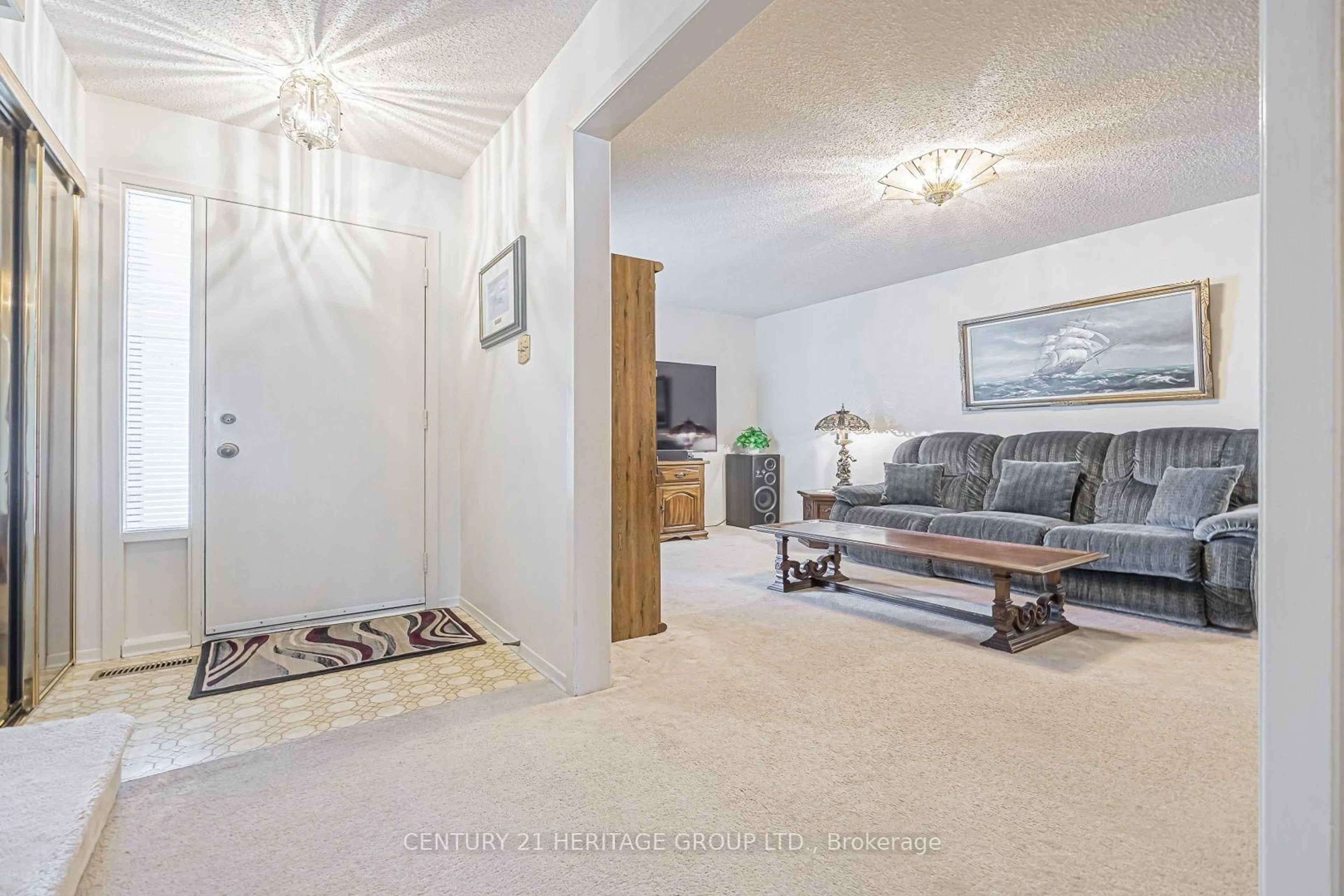 Living room with furniture, unknown for 10 Woodhall Rd, Markham Ontario L3S 1N9