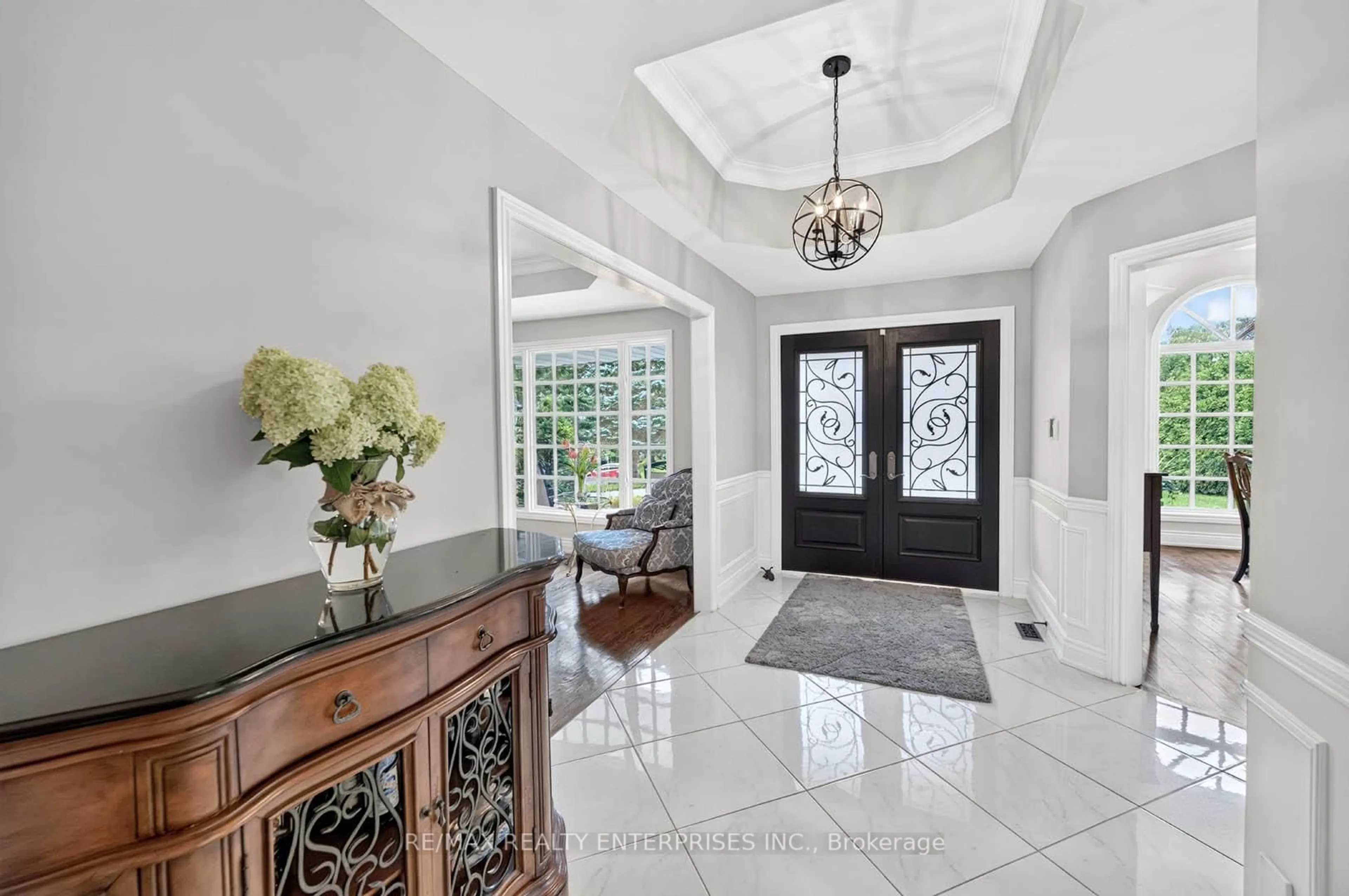 Indoor entryway for 11 Christman Crt, Markham Ontario L3P 3C7