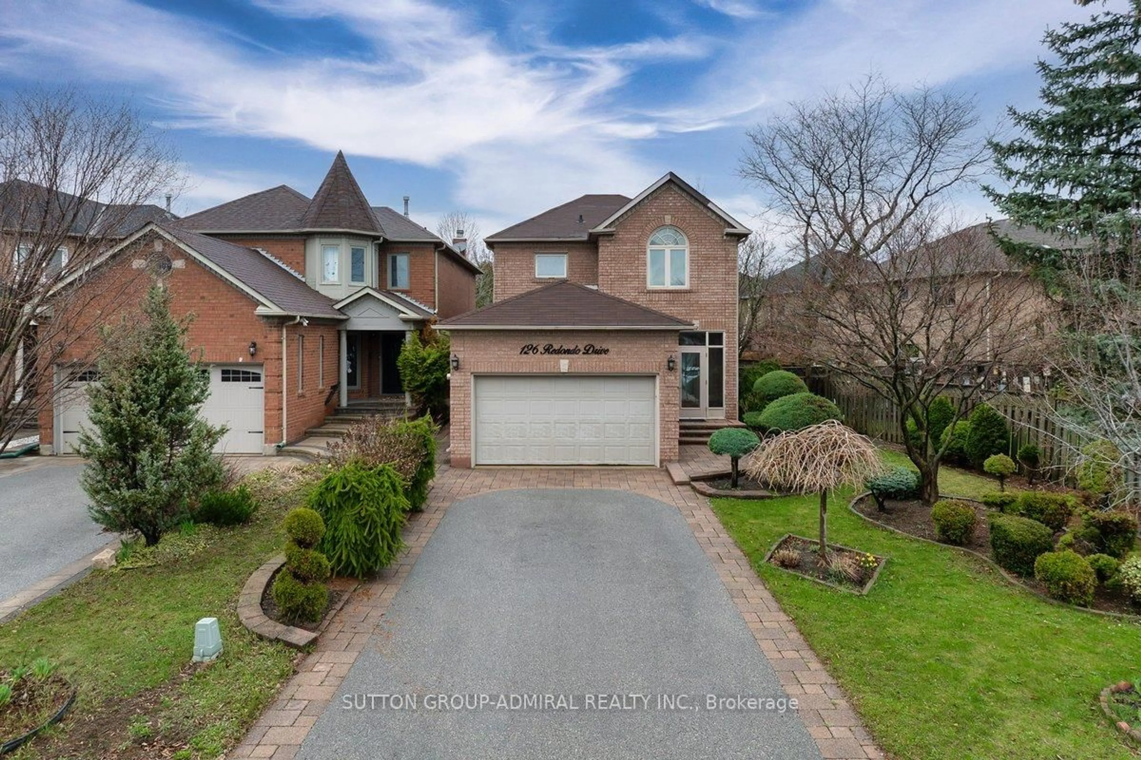 A pic from outside/outdoor area/front of a property/back of a property/a pic from drone, street for 126 Redondo Dr, Vaughan Ontario L4J 7S5