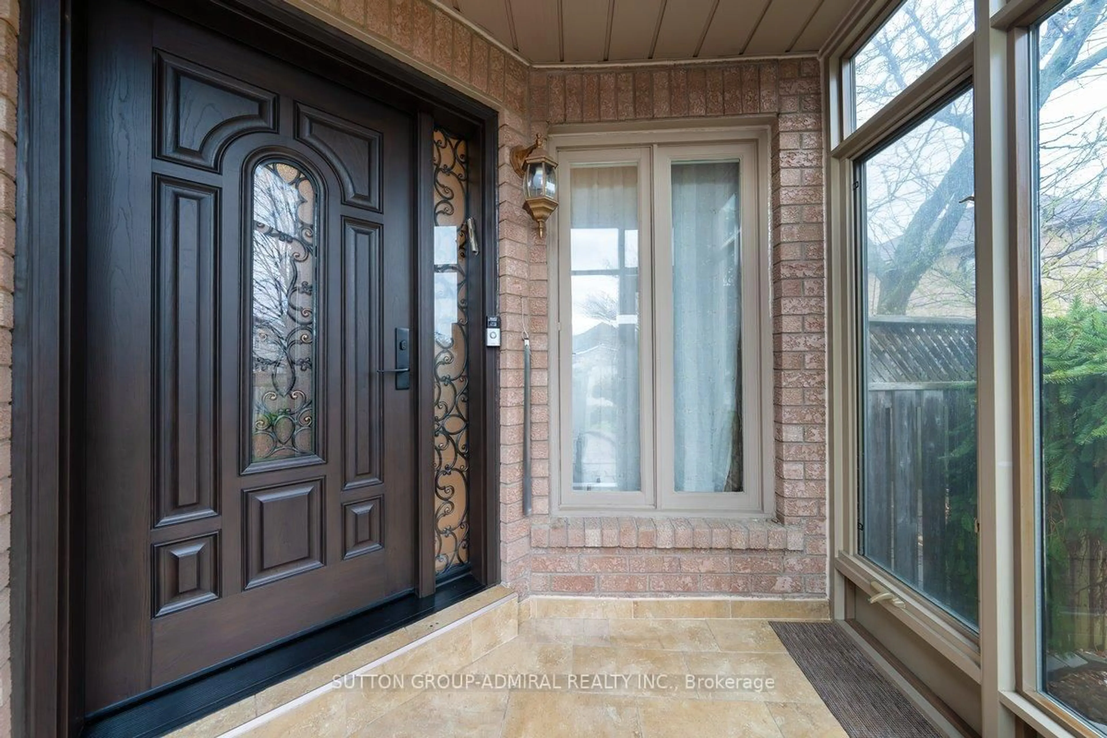 Indoor entryway for 126 Redondo Dr, Vaughan Ontario L4J 7S5