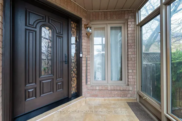 126 Redondo Dr, Vaughan 3