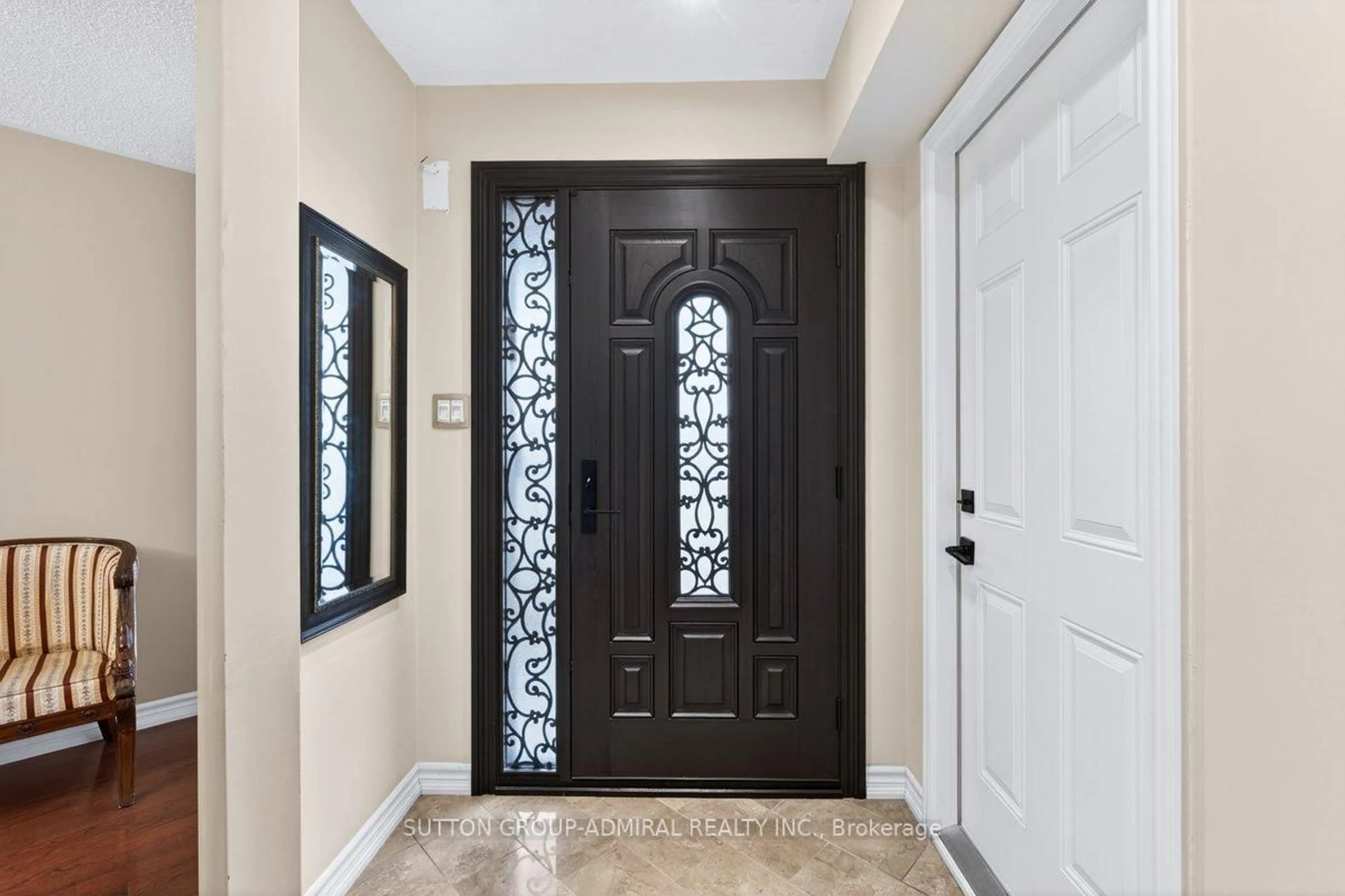Indoor entryway for 126 Redondo Dr, Vaughan Ontario L4J 7S5