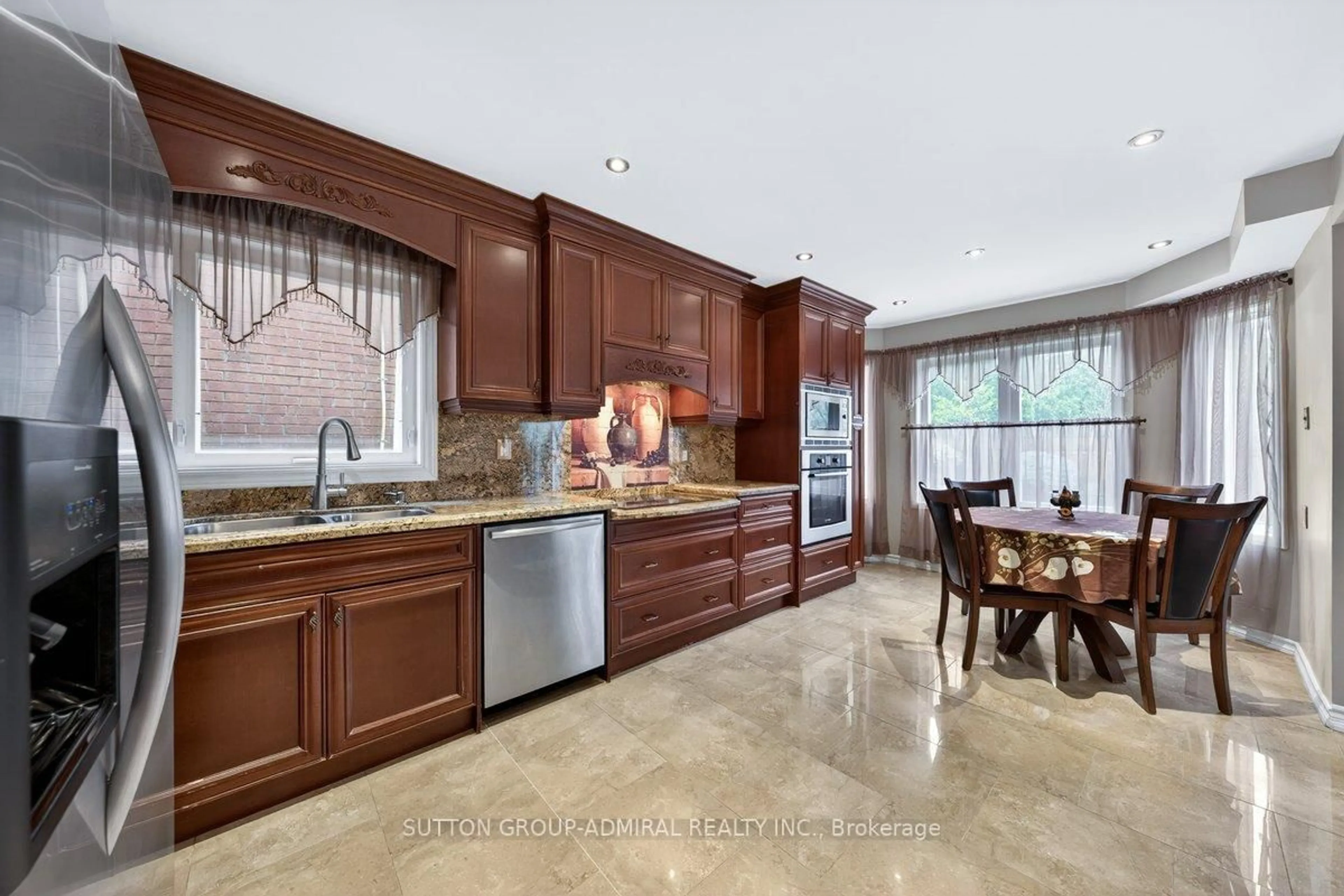 Open concept kitchen, ceramic/tile floor for 126 Redondo Dr, Vaughan Ontario L4J 7S5