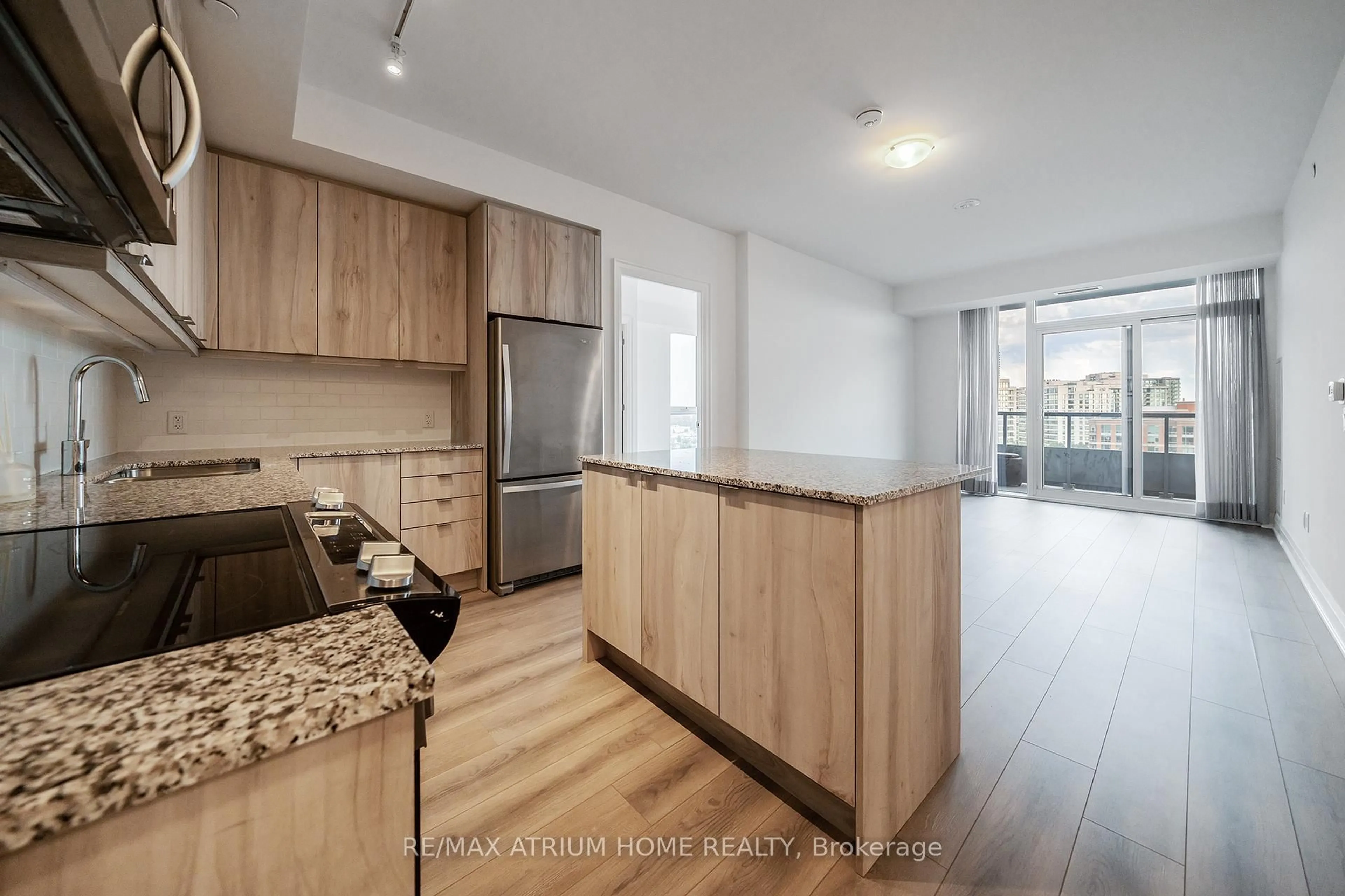 Open concept kitchen, wood/laminate floor for 10 Gatineau Dr #1004, Vaughan Ontario L4J 0L2