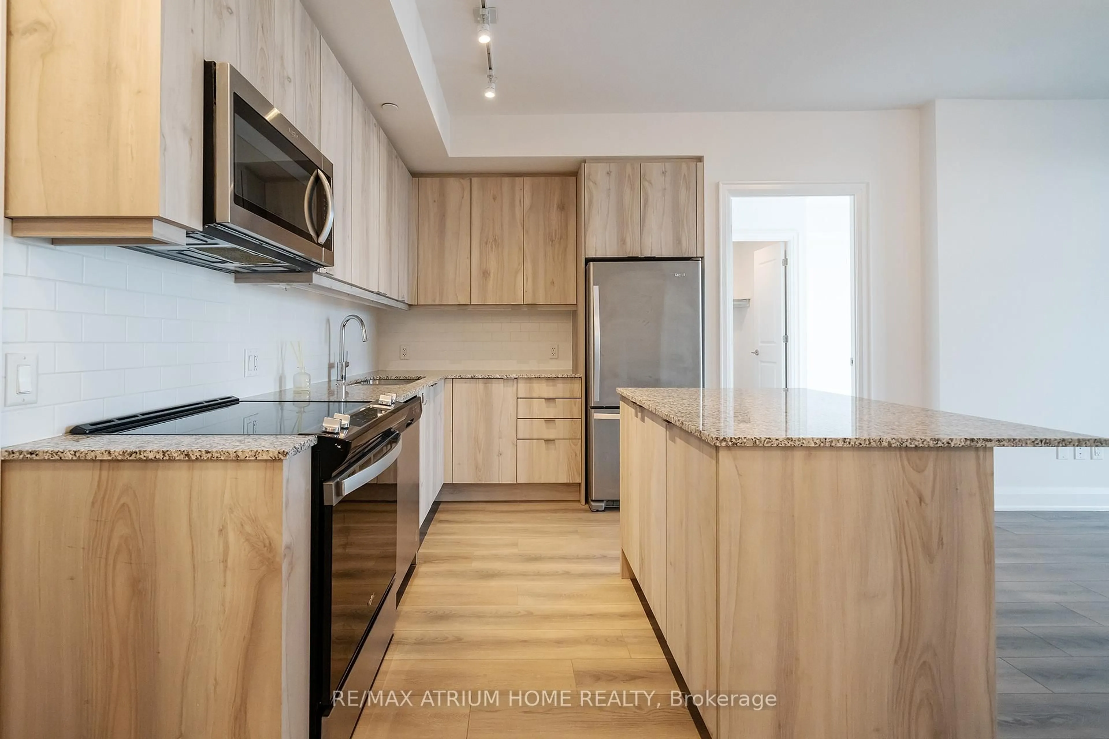 Standard kitchen, wood/laminate floor for 10 Gatineau Dr #1004, Vaughan Ontario L4J 0L2