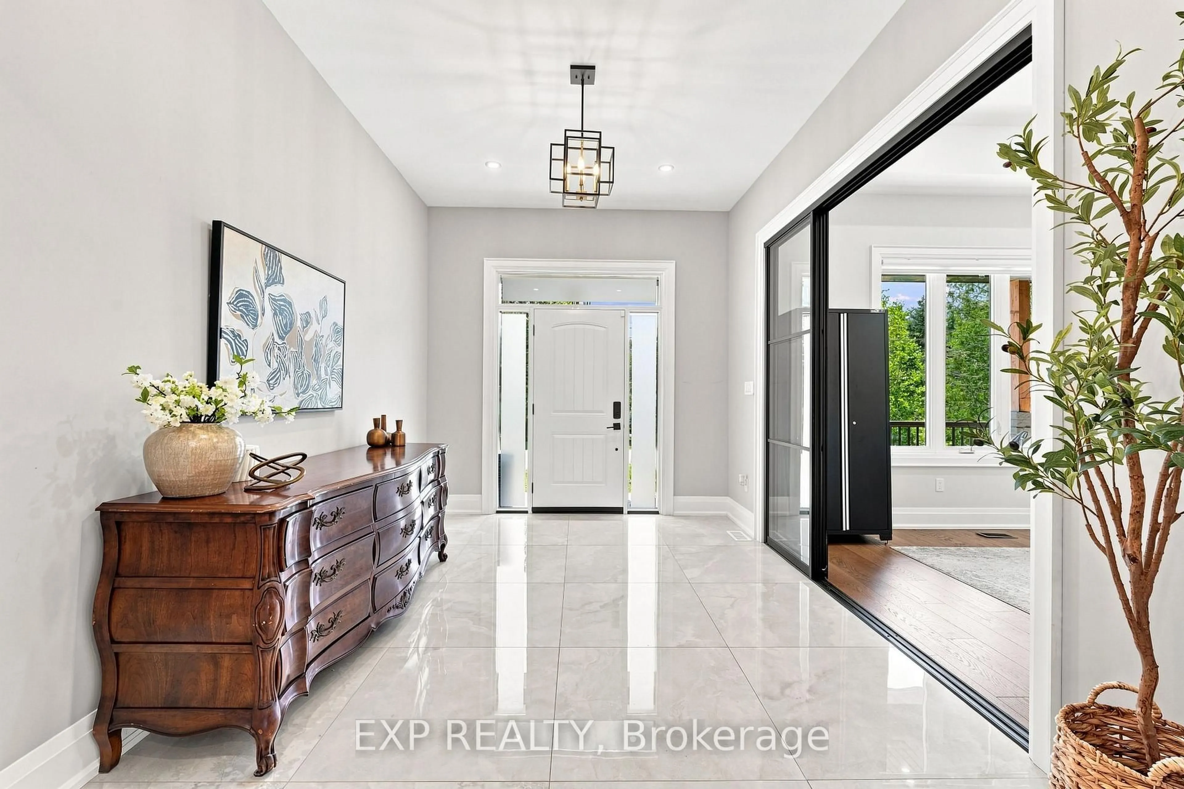Indoor entryway for 30 Brule Lakeway, Georgina Ontario L0E 1L0