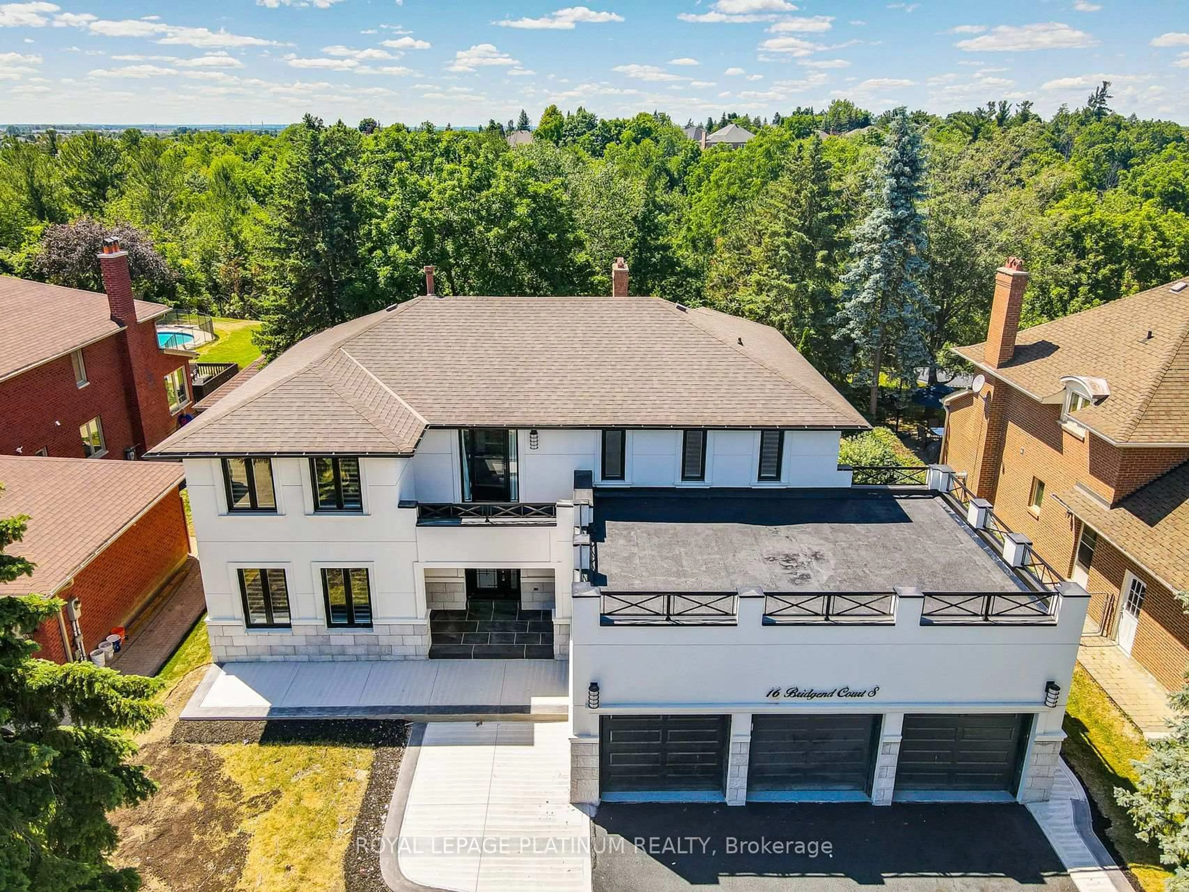 A pic from outside/outdoor area/front of a property/back of a property/a pic from drone, unknown for 16 Bridgend Crt, Vaughan Ontario L4L 3L3