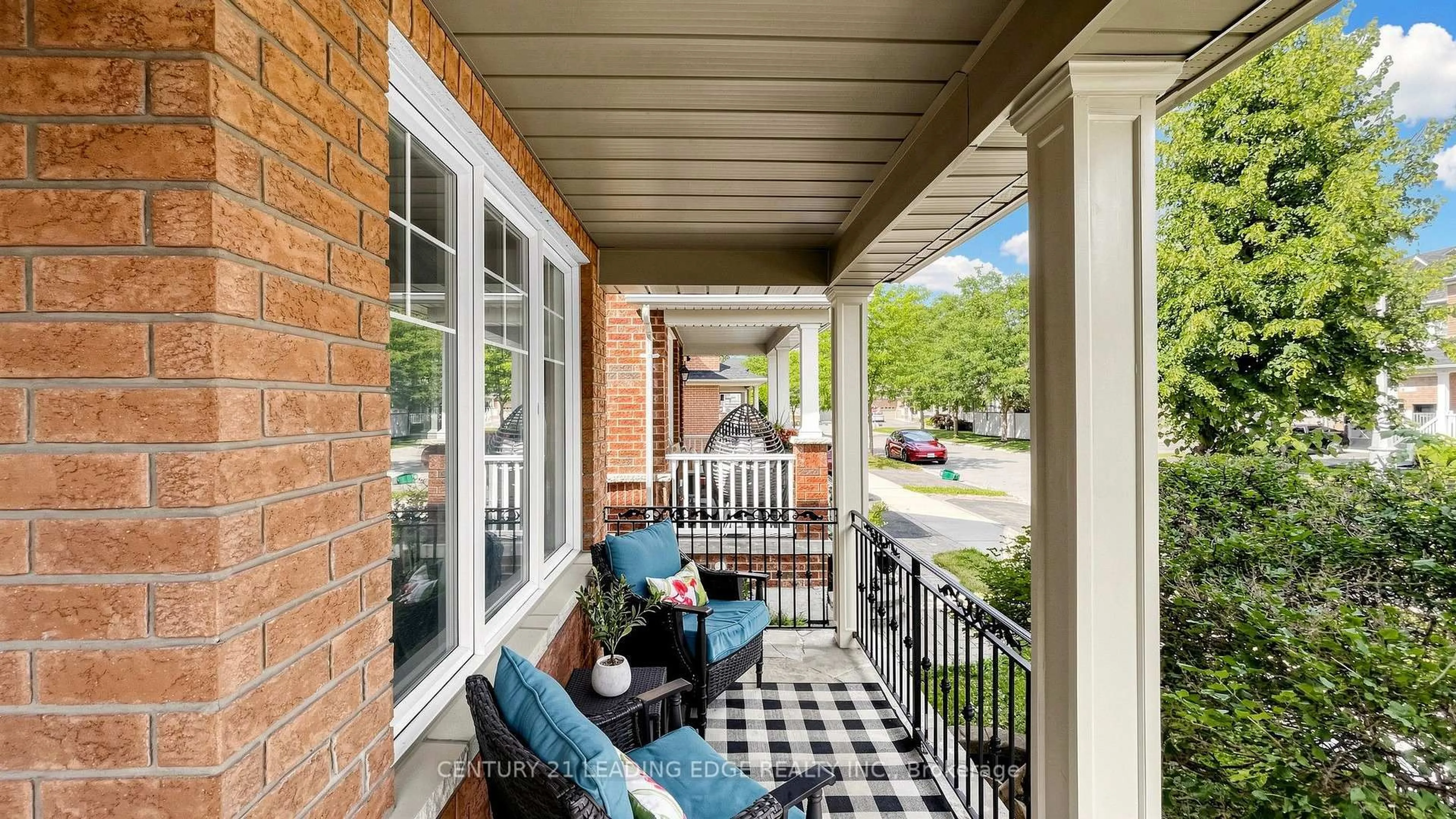 Patio, street for 111 Waite Cres, Whitchurch-Stouffville Ontario L4A 0B8