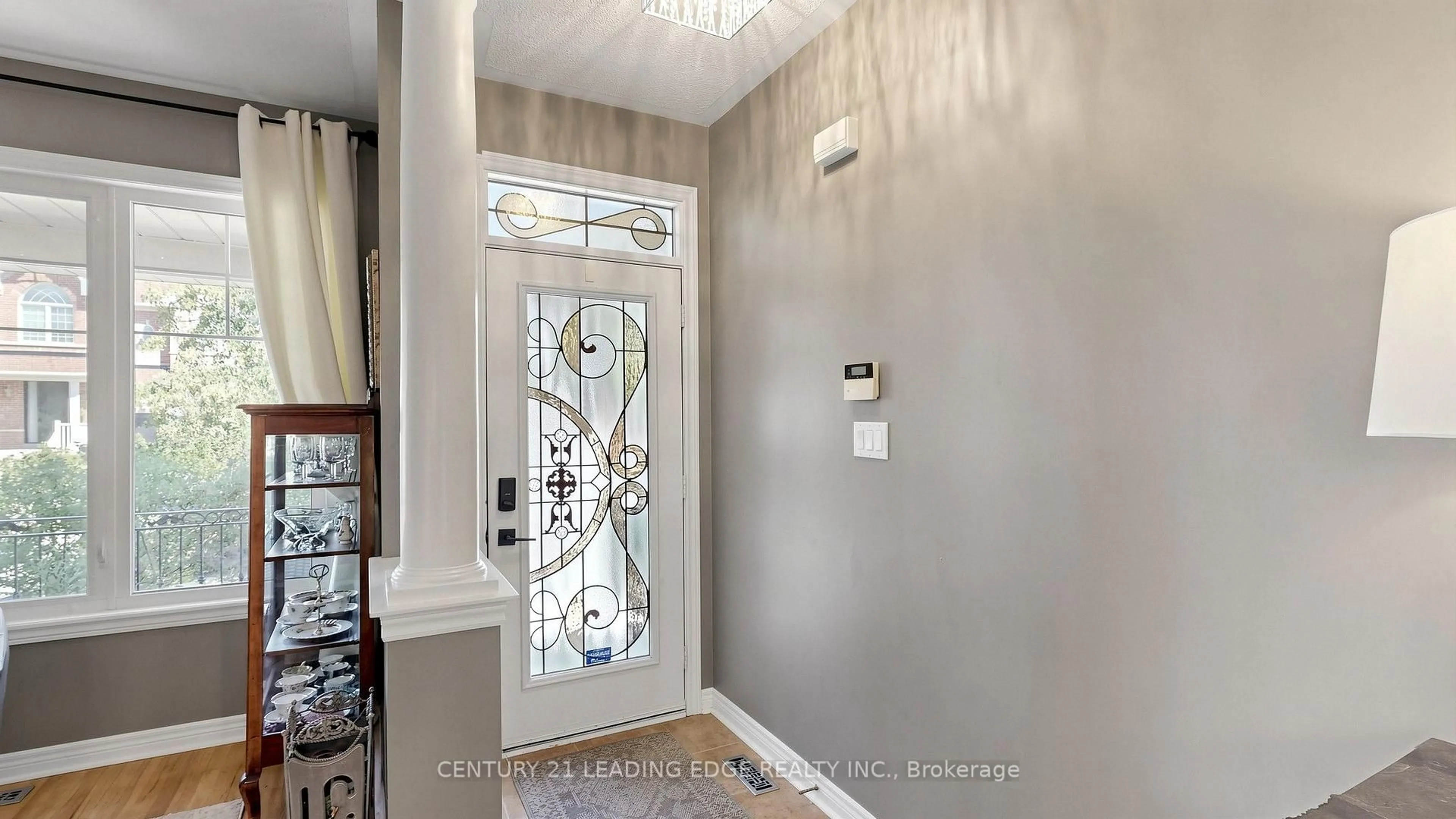 Indoor entryway for 111 Waite Cres, Whitchurch-Stouffville Ontario L4A 0B8