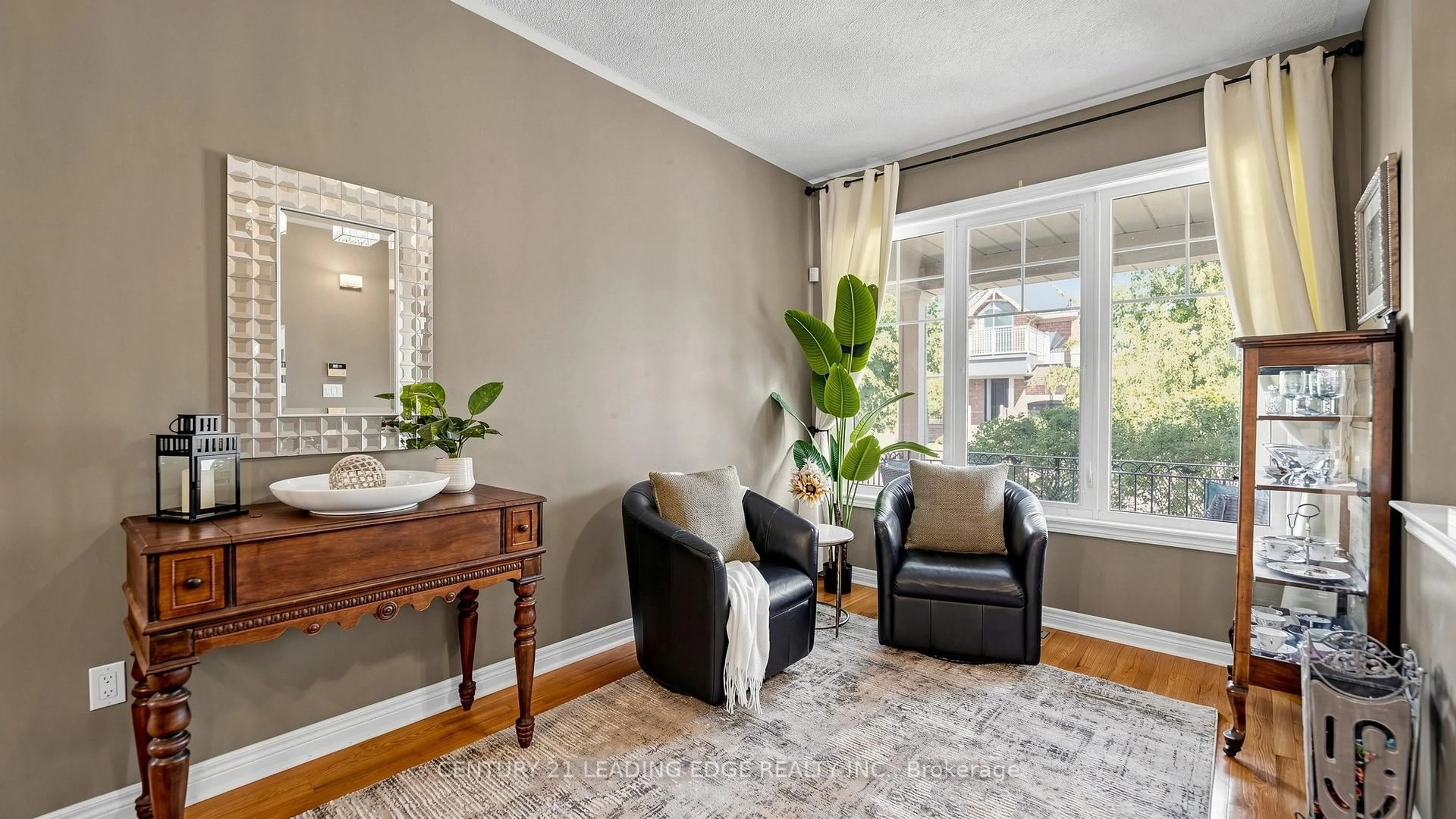 Living room with furniture, unknown for 111 Waite Cres, Whitchurch-Stouffville Ontario L4A 0B8
