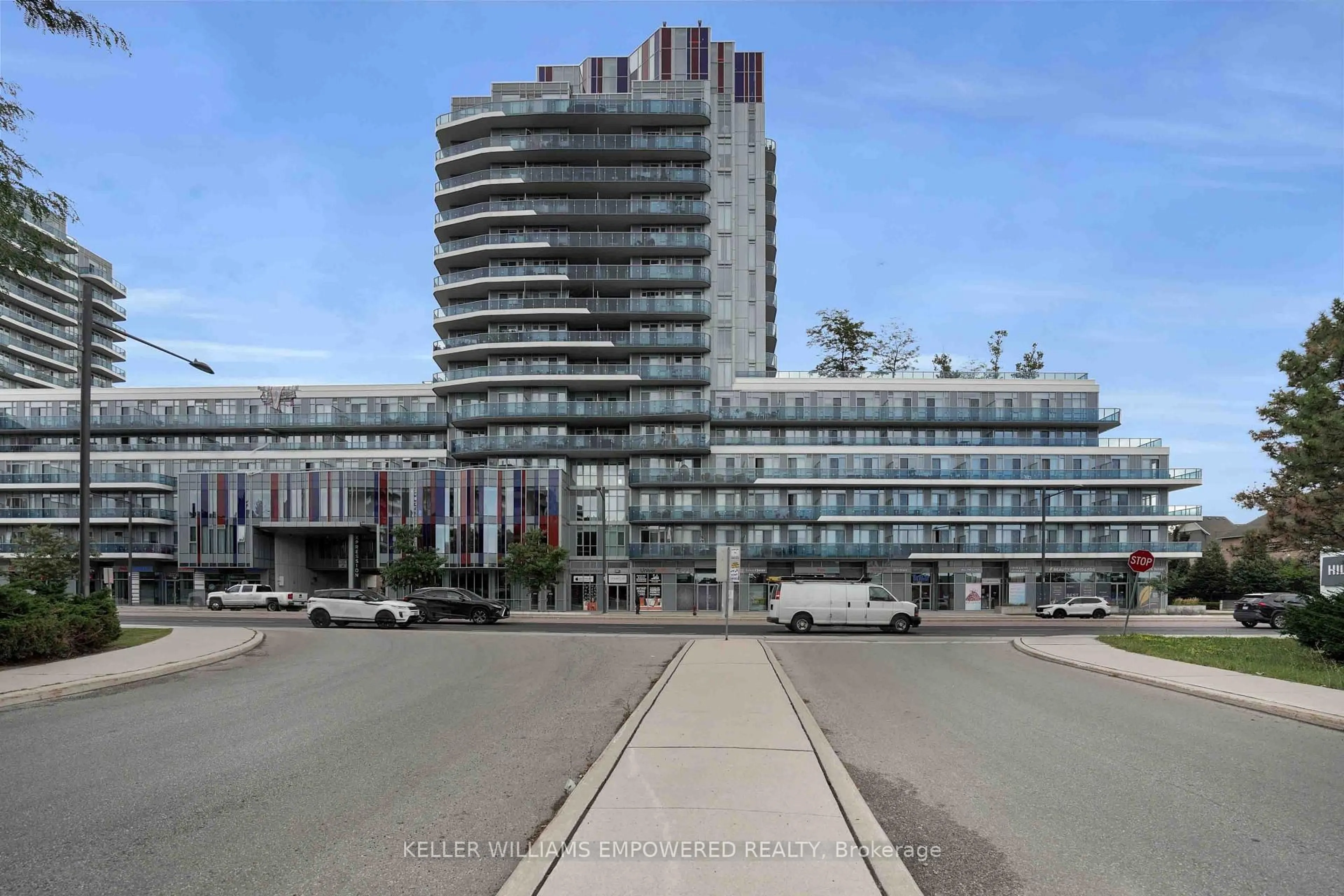 Blurry image for 9471 Yonge St #811, Richmond Hill Ontario L4C 0Z5