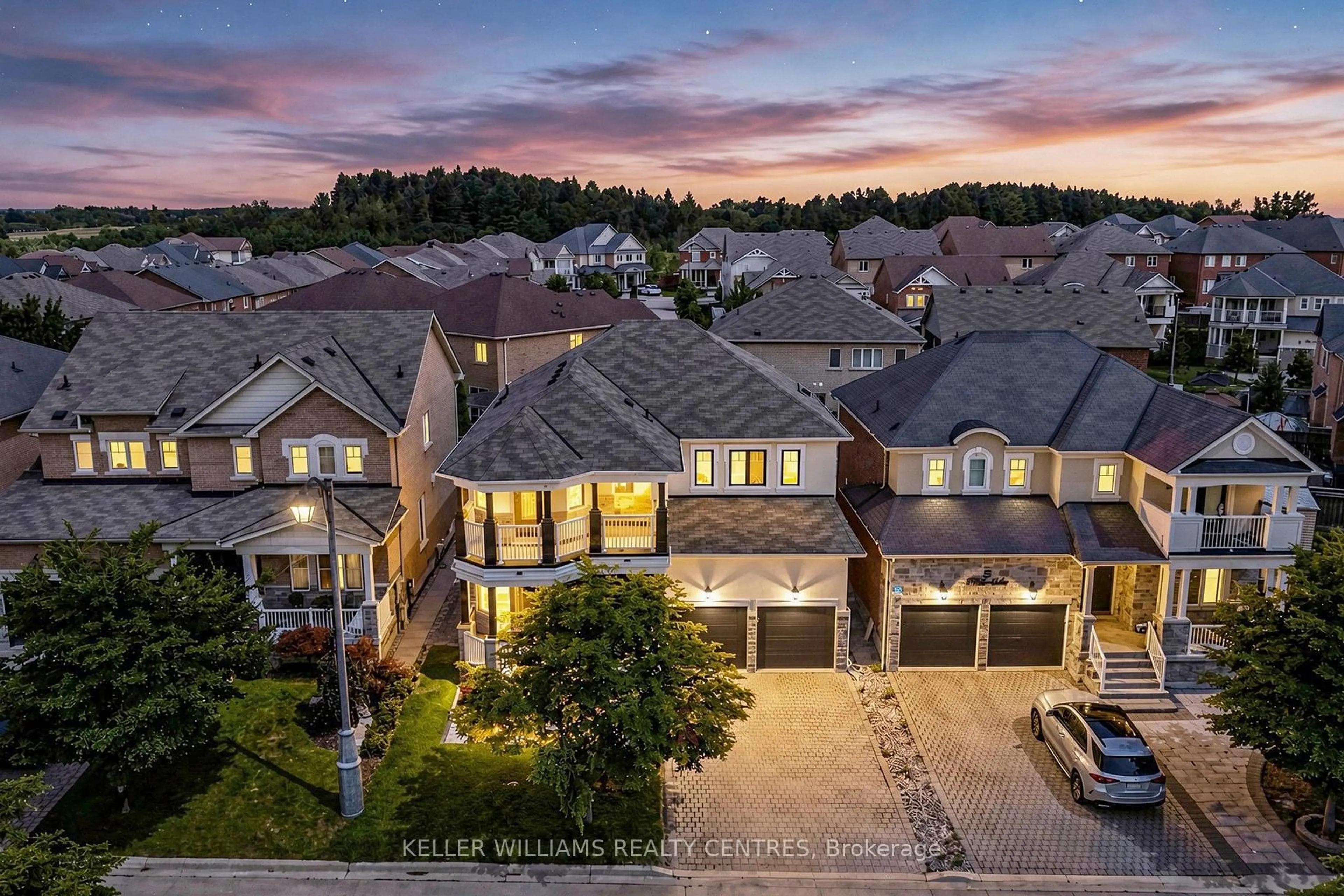 A pic from outside/outdoor area/front of a property/back of a property/a pic from drone, unknown for 7 Philips Lake Crt, Richmond Hill Ontario L4E 0M2