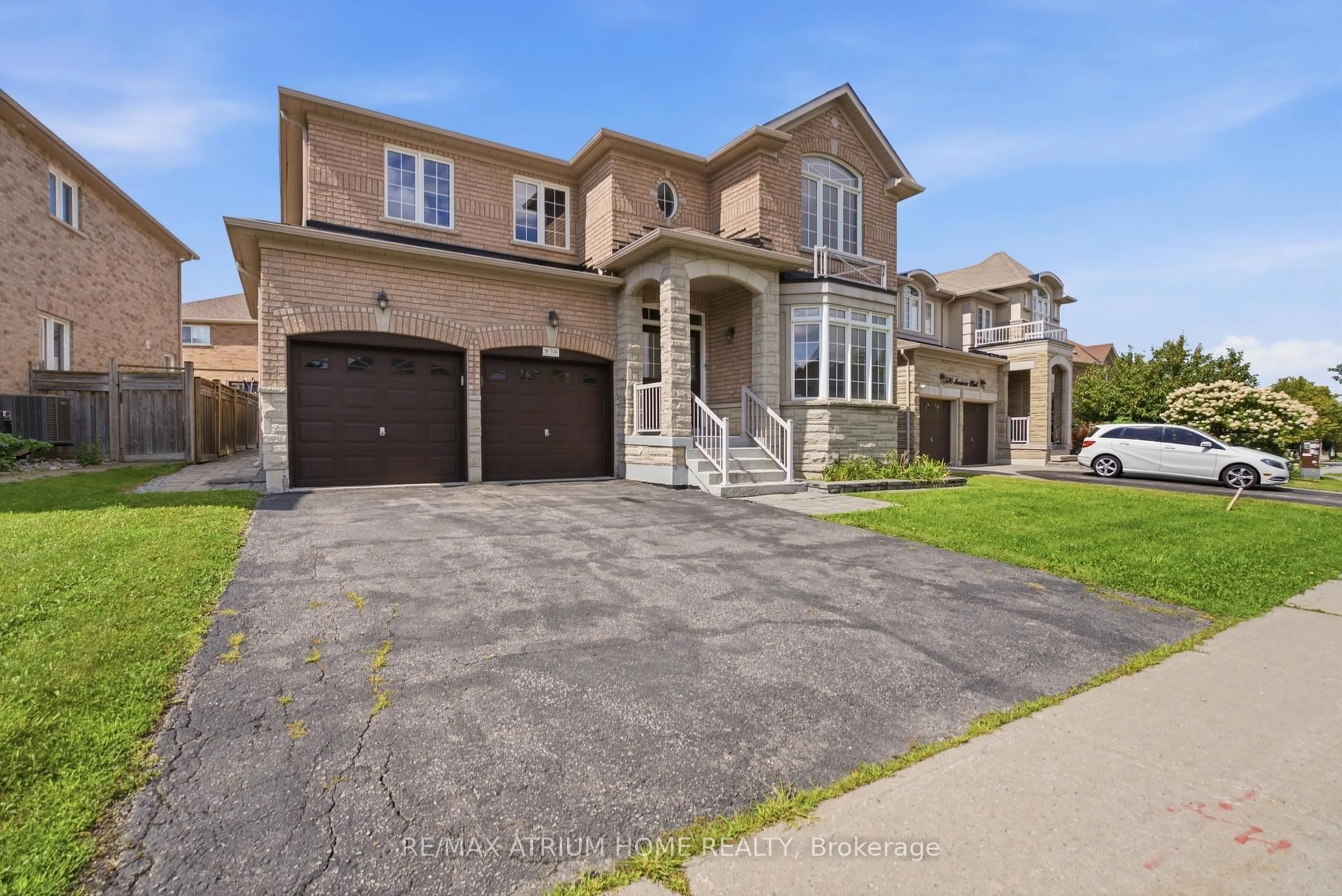 Home with brick exterior material, street for 526 Mavrinac Blvd, Aurora Ontario L4G 0H7