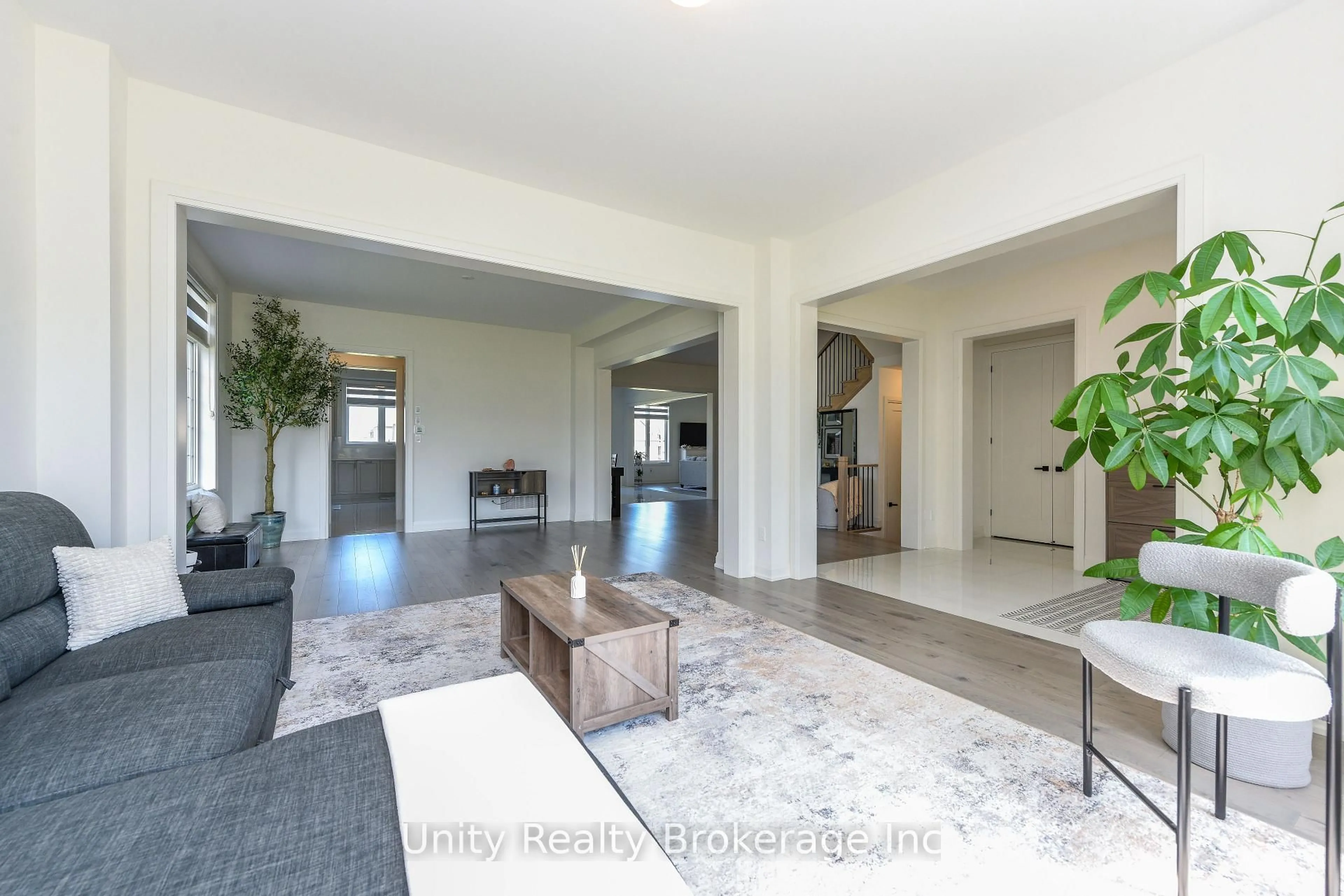 Indoor foyer for 30 Magnolia Ave Ave, Adjala-Tosorontio Ontario L0G 1W0