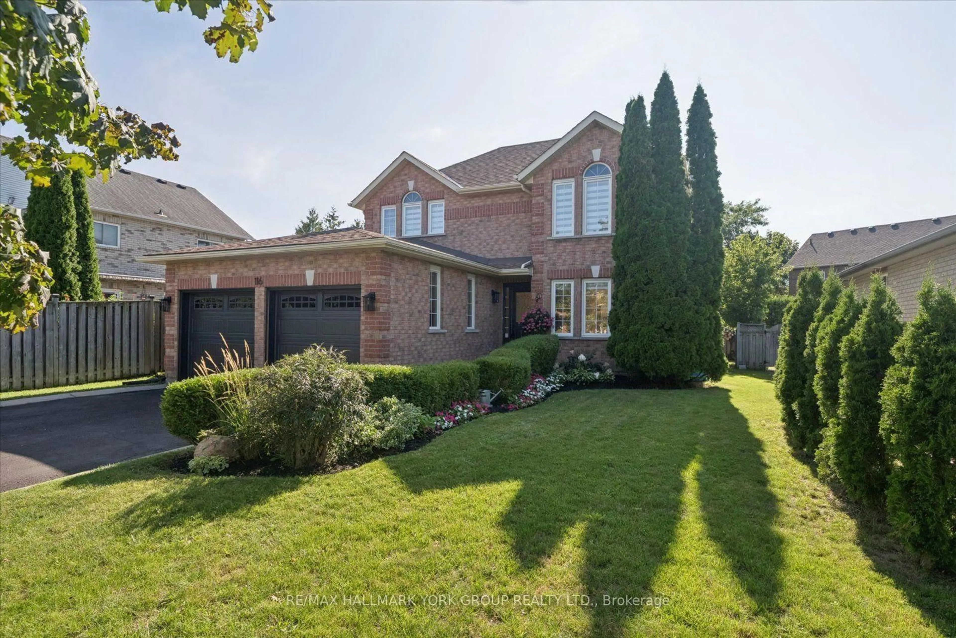 Home with brick exterior material, street for 116 Fairwood Dr, Georgina Ontario L4P 3Y1