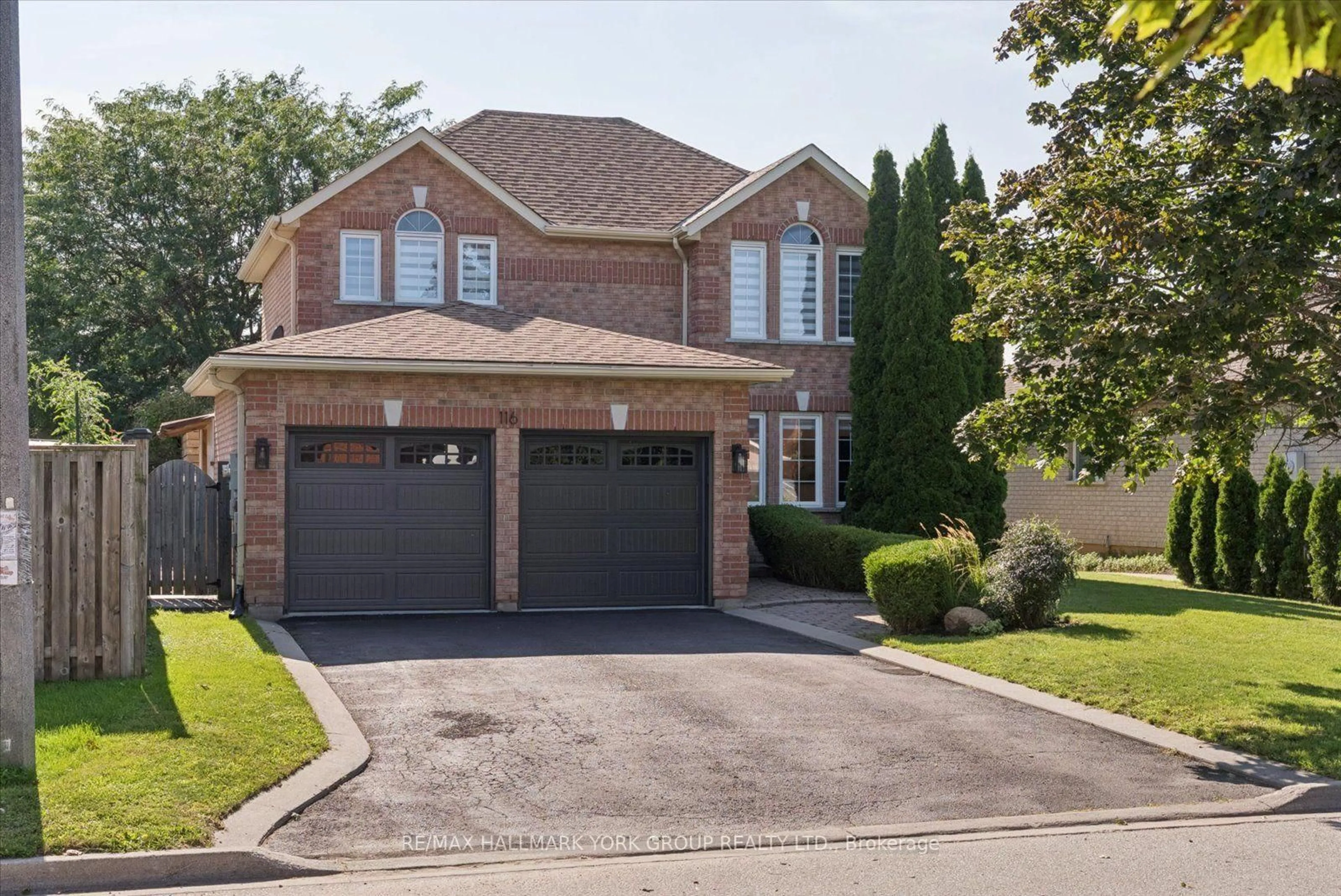 Home with brick exterior material, street for 116 Fairwood Dr, Georgina Ontario L4P 3Y1