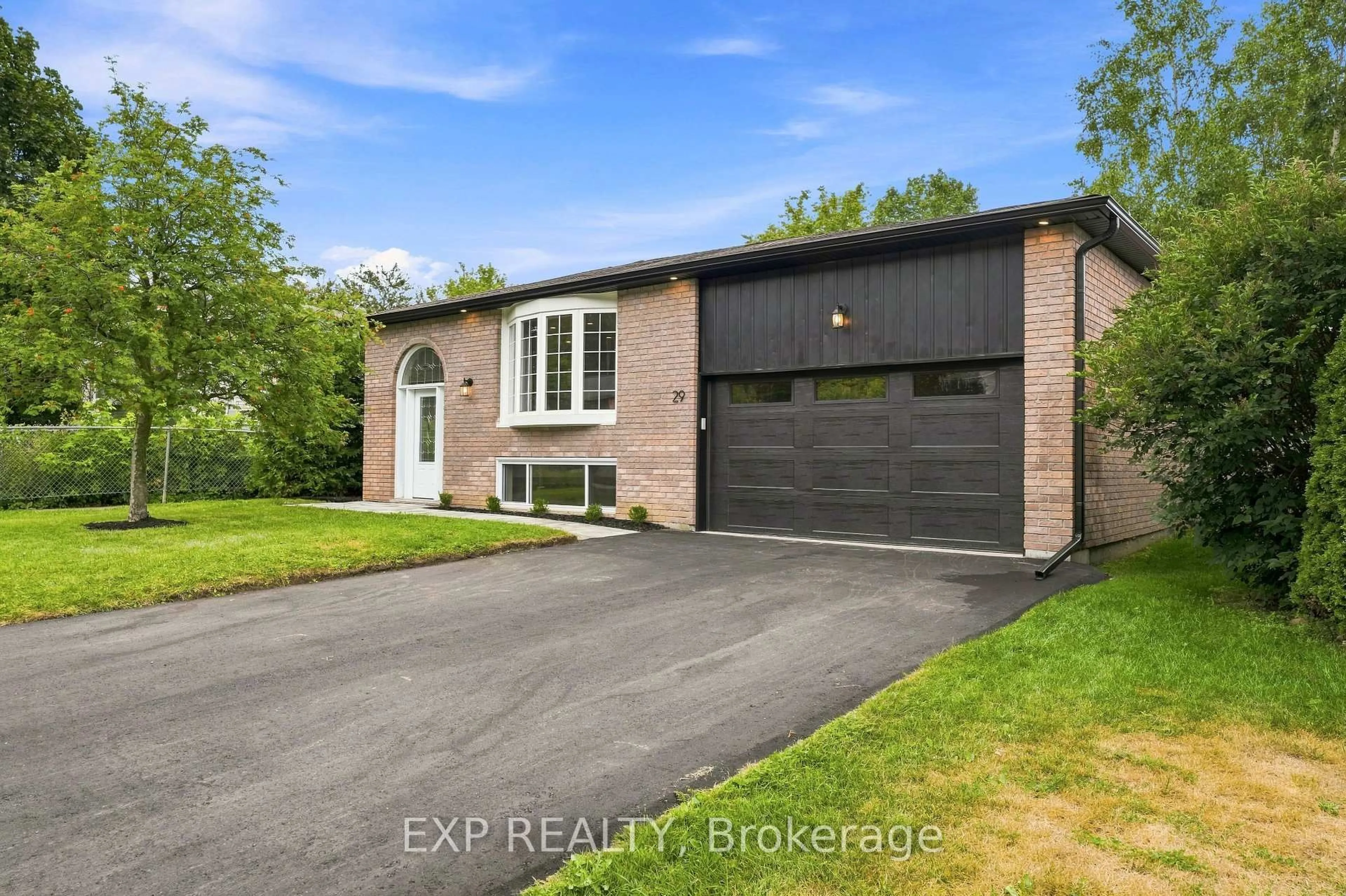 Home with brick exterior material, street for 29 Beckett Ave, East Gwillimbury Ontario L9N 1E8