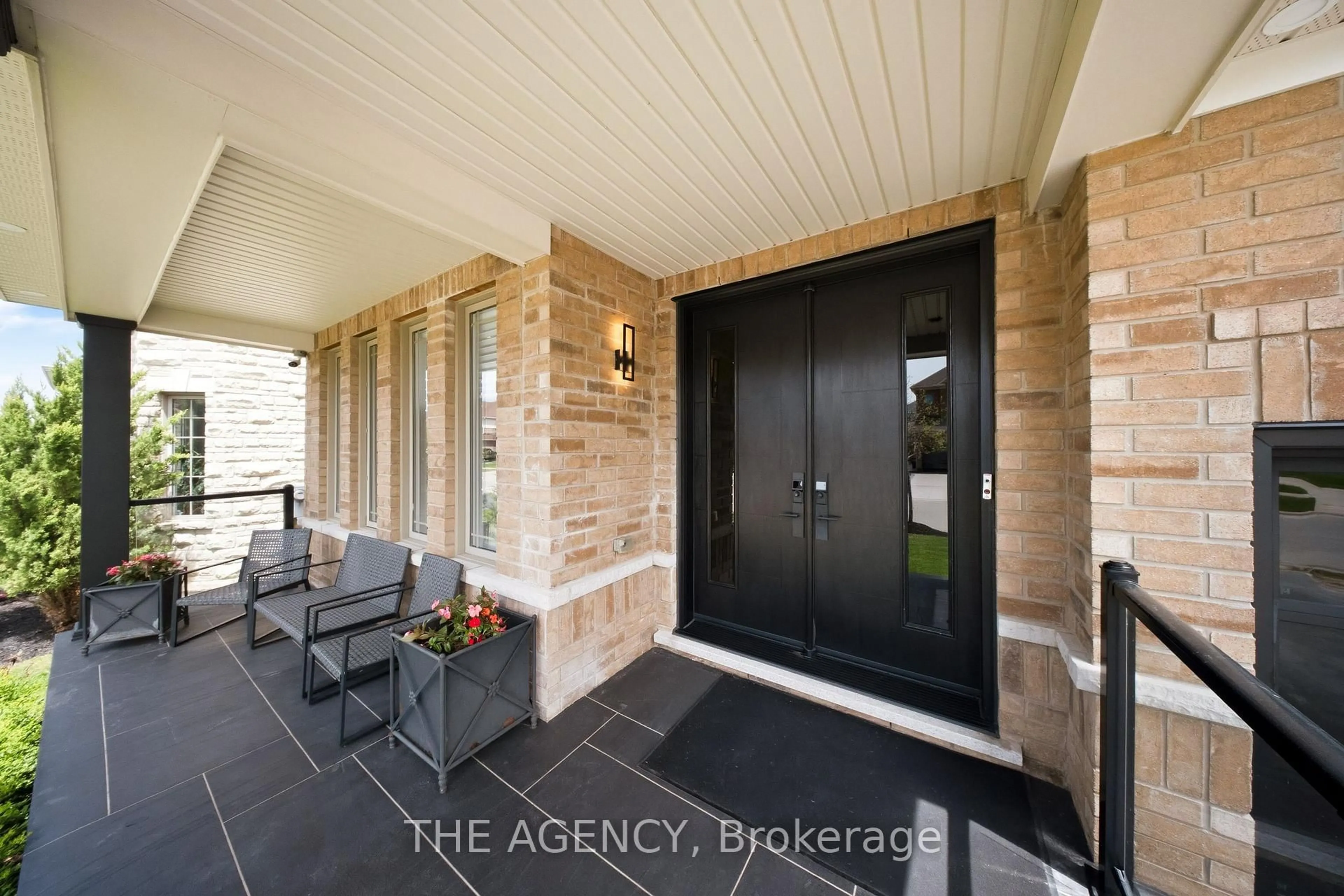 Indoor entryway for 119 Turner Dr, New Tecumseth Ontario L0G 1W0