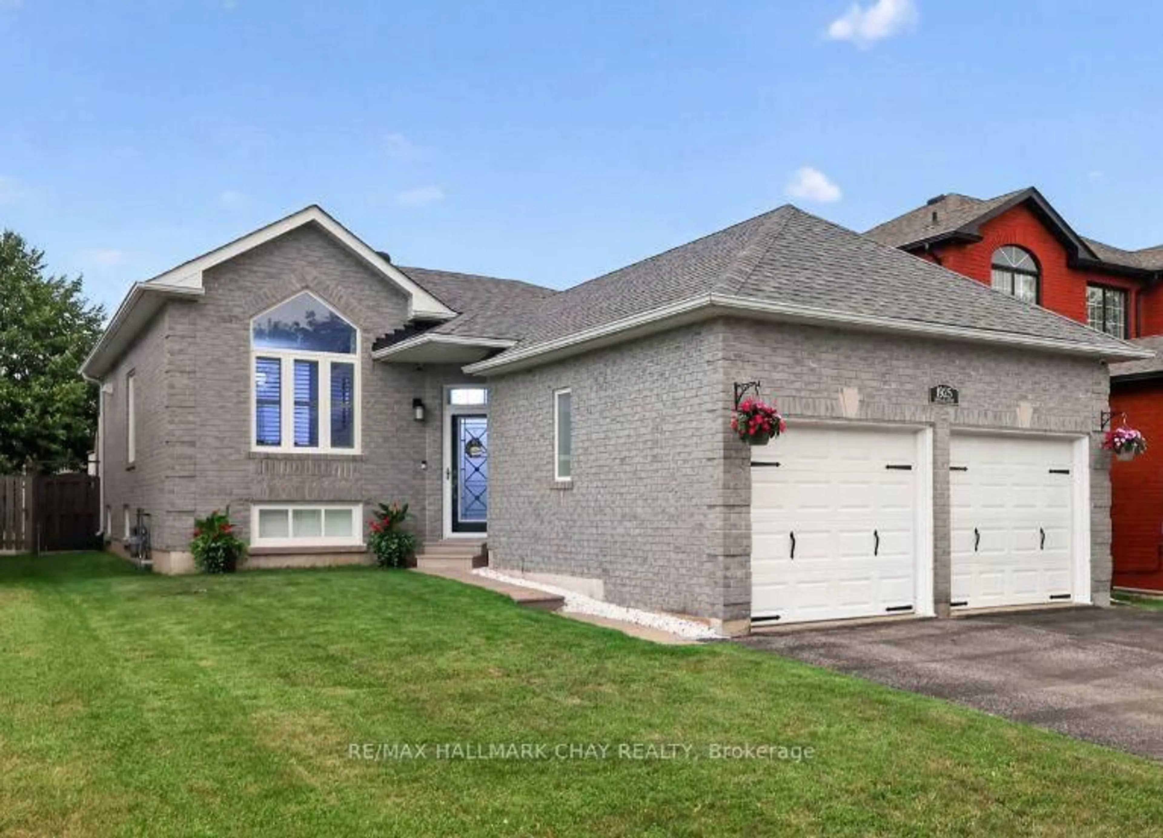 Home with brick exterior material, street for 1925 Emerald Crt, Innisfil Ontario L9S 2A4