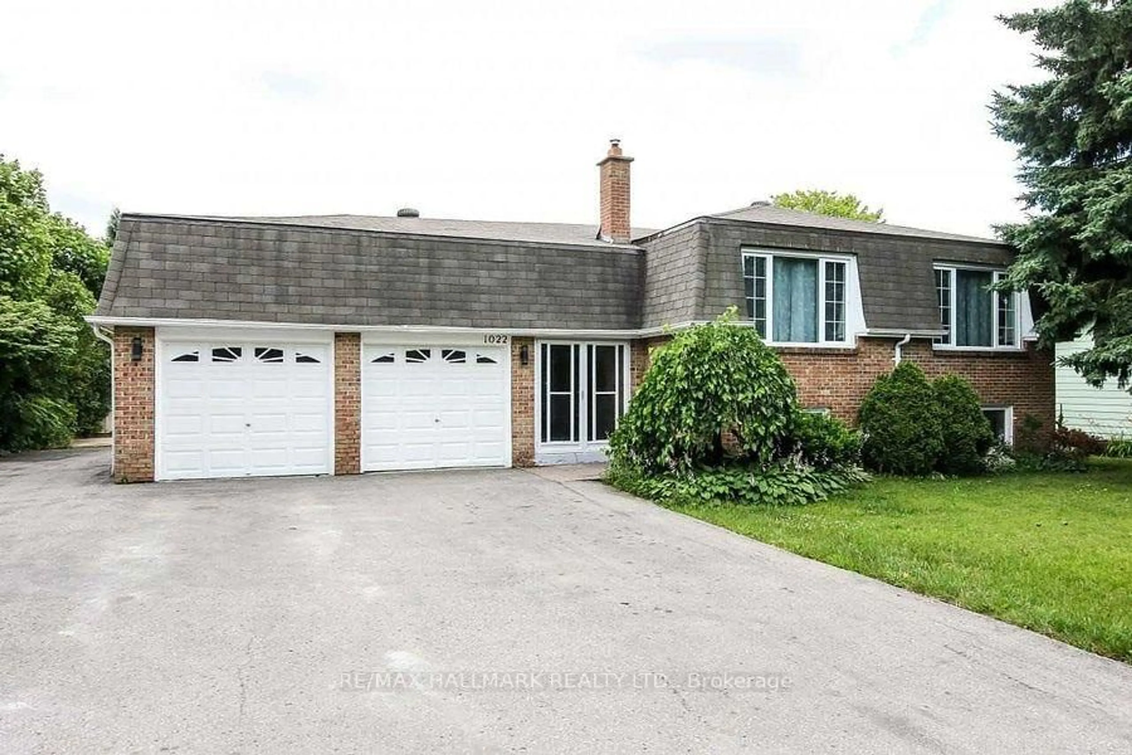 Home with brick exterior material, street for 1022 Janette St, Newmarket Ontario L3Y 3C5
