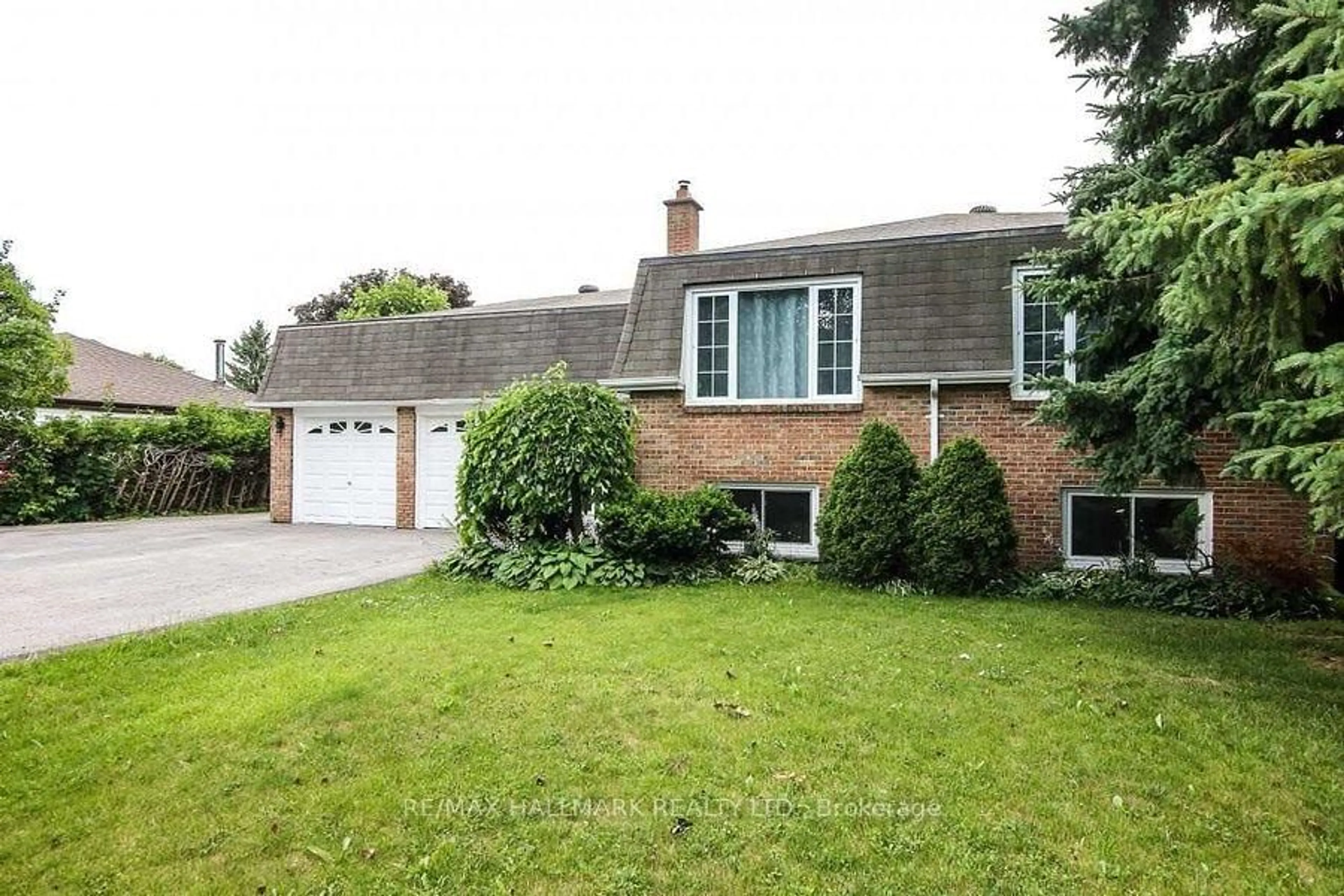 Unknown for 1022 Janette St, Newmarket Ontario L3Y 3C5