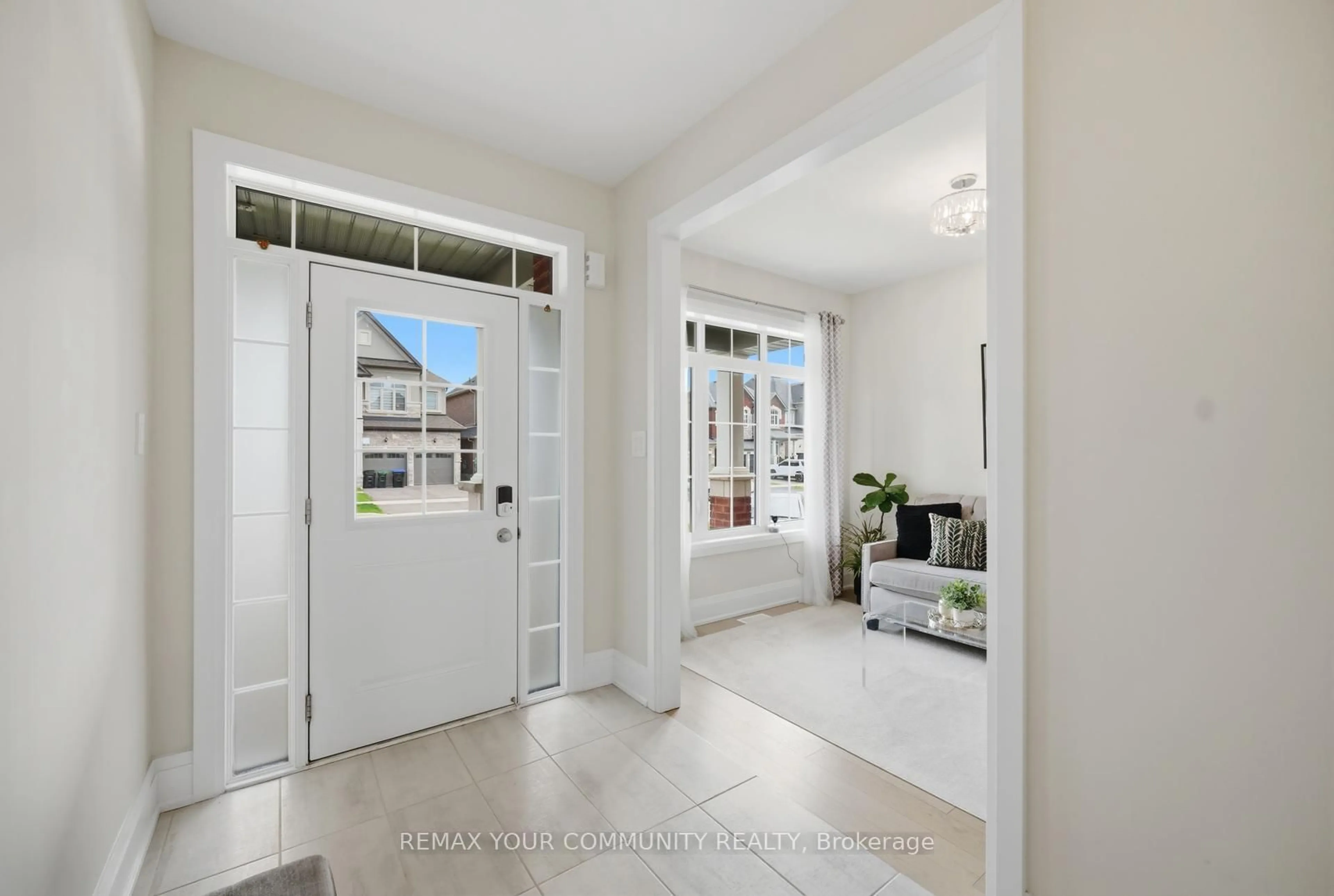 Indoor entryway for 1210 WICKHAM Rd, Innisfil Ontario L9S 0P9