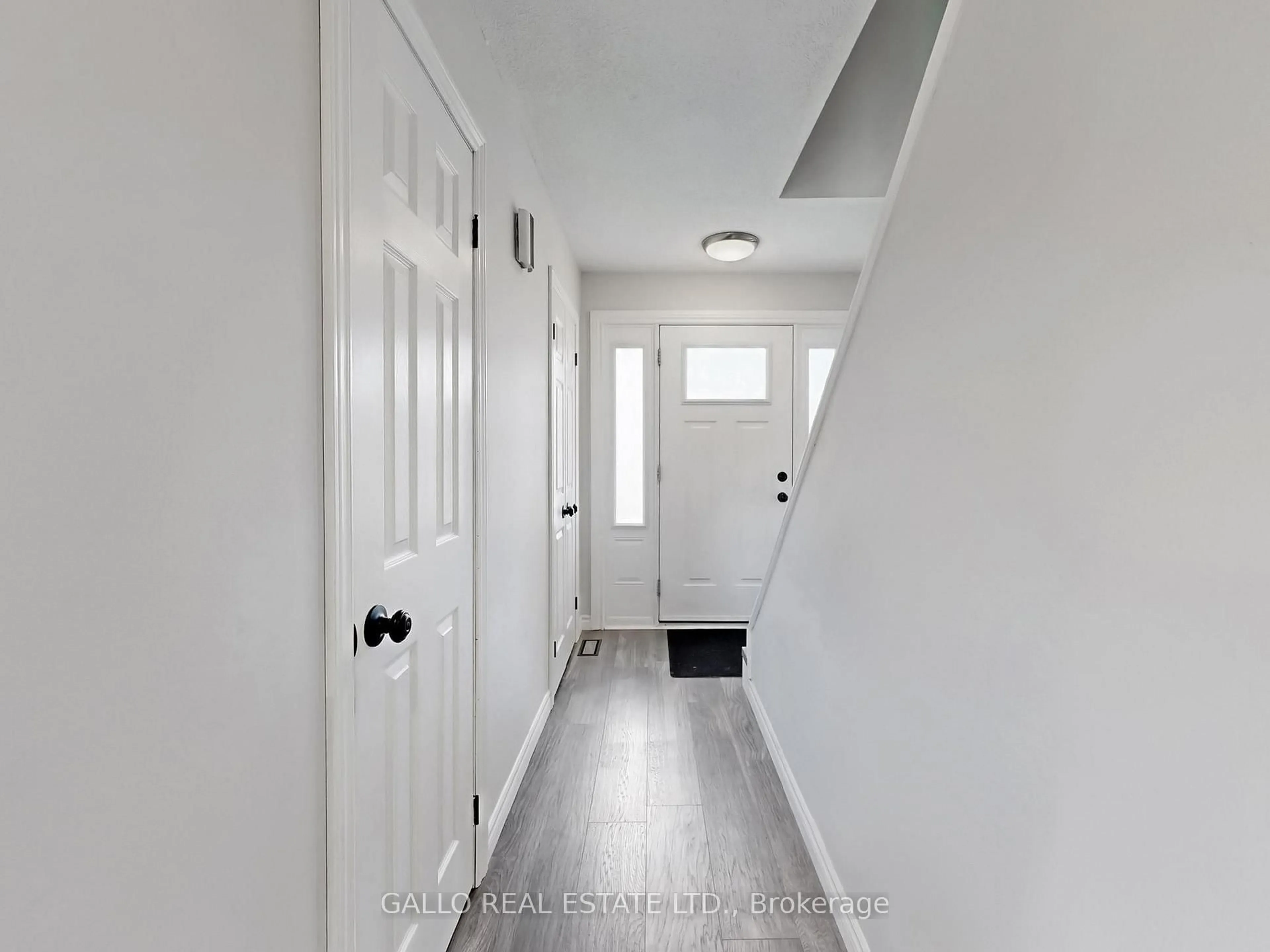 Indoor entryway for 630 Highland Cres, Brock Ontario L0K 1A0